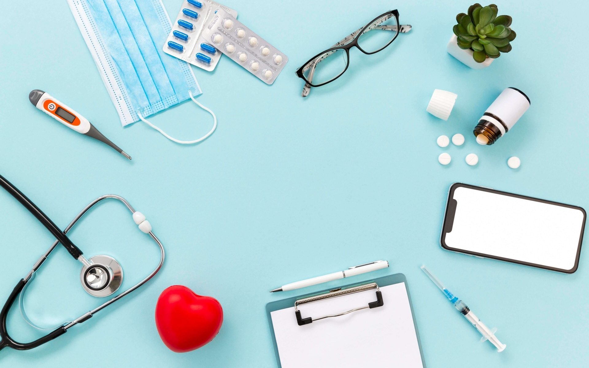Атрибуты медика на голубом фоне