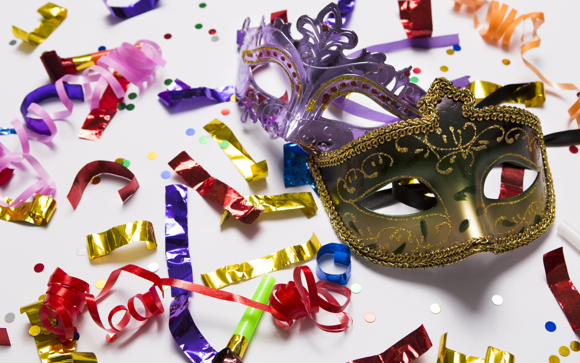 Карнавальная венецианская маска с конфетти 