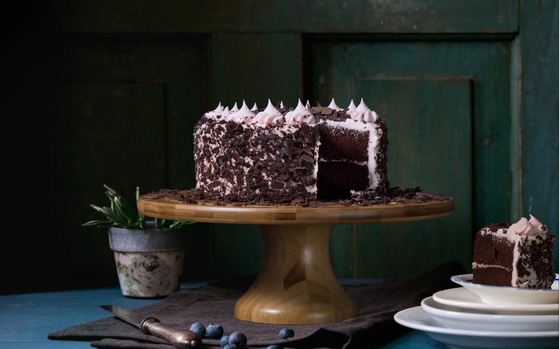 Торт с шоколадной крошкой и кремом