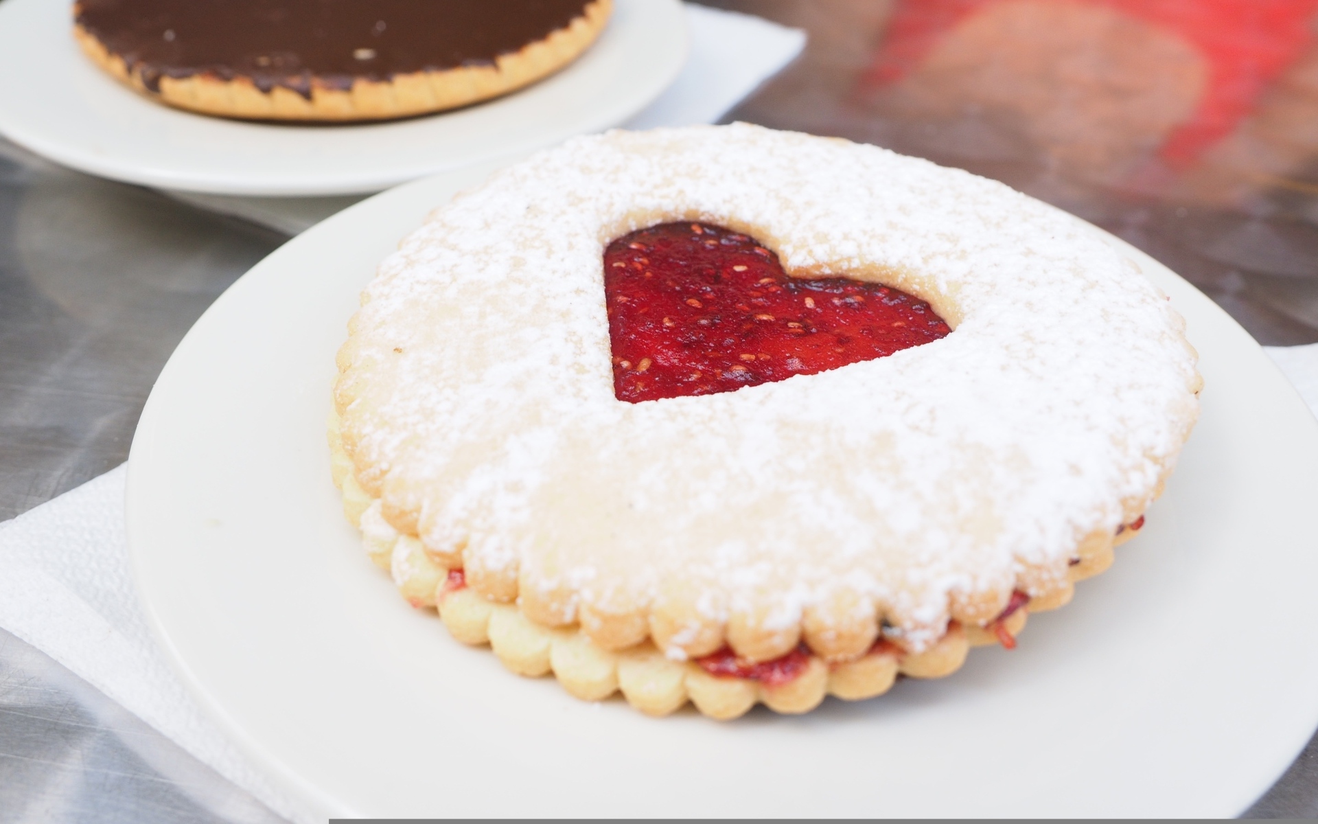 Печенье с джемом в сахарной пудре