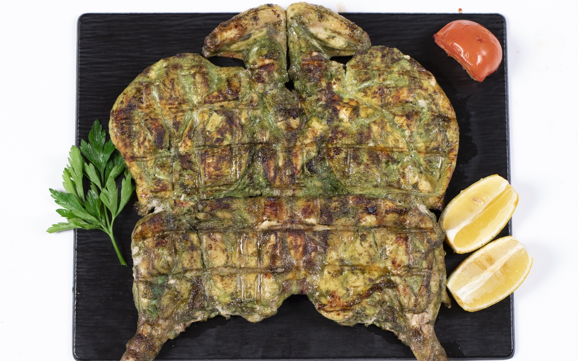 Цыпленок табака на тарелке