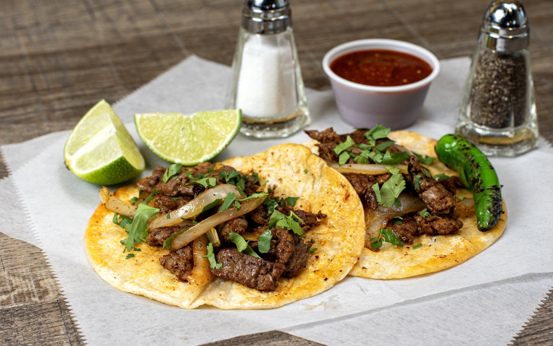 Блюдо тако с лепешками с начинкой