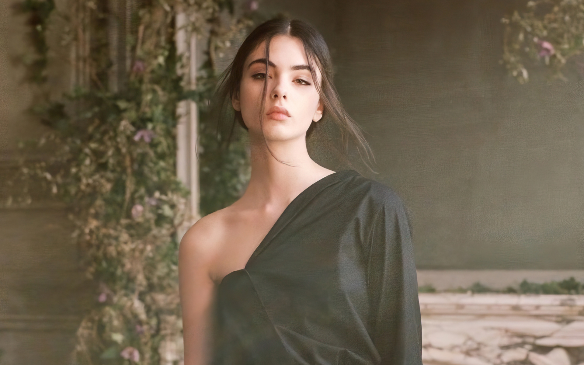 Молодая итальянская модель Дева Кассель