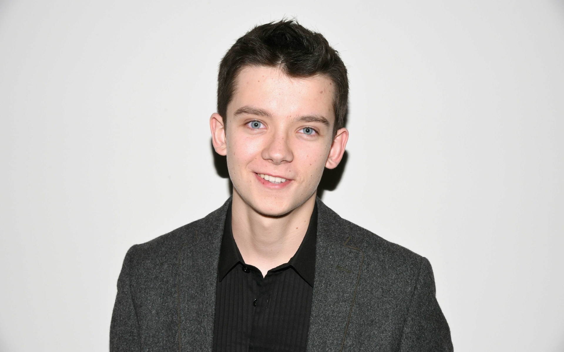 Молодой голубоглазый актер Эйса Баттерфилд