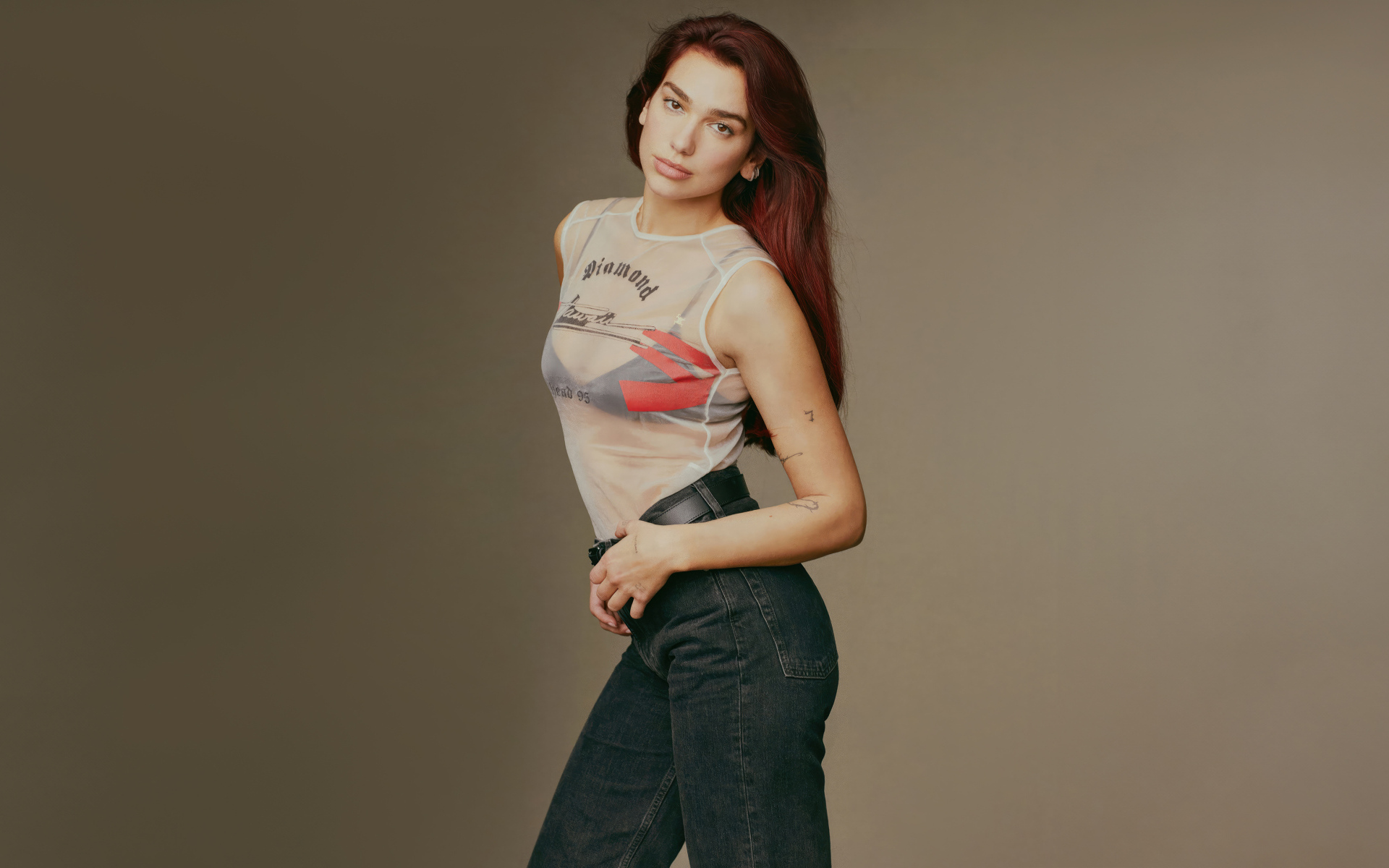 Молодая красивая певица Дуа Липа