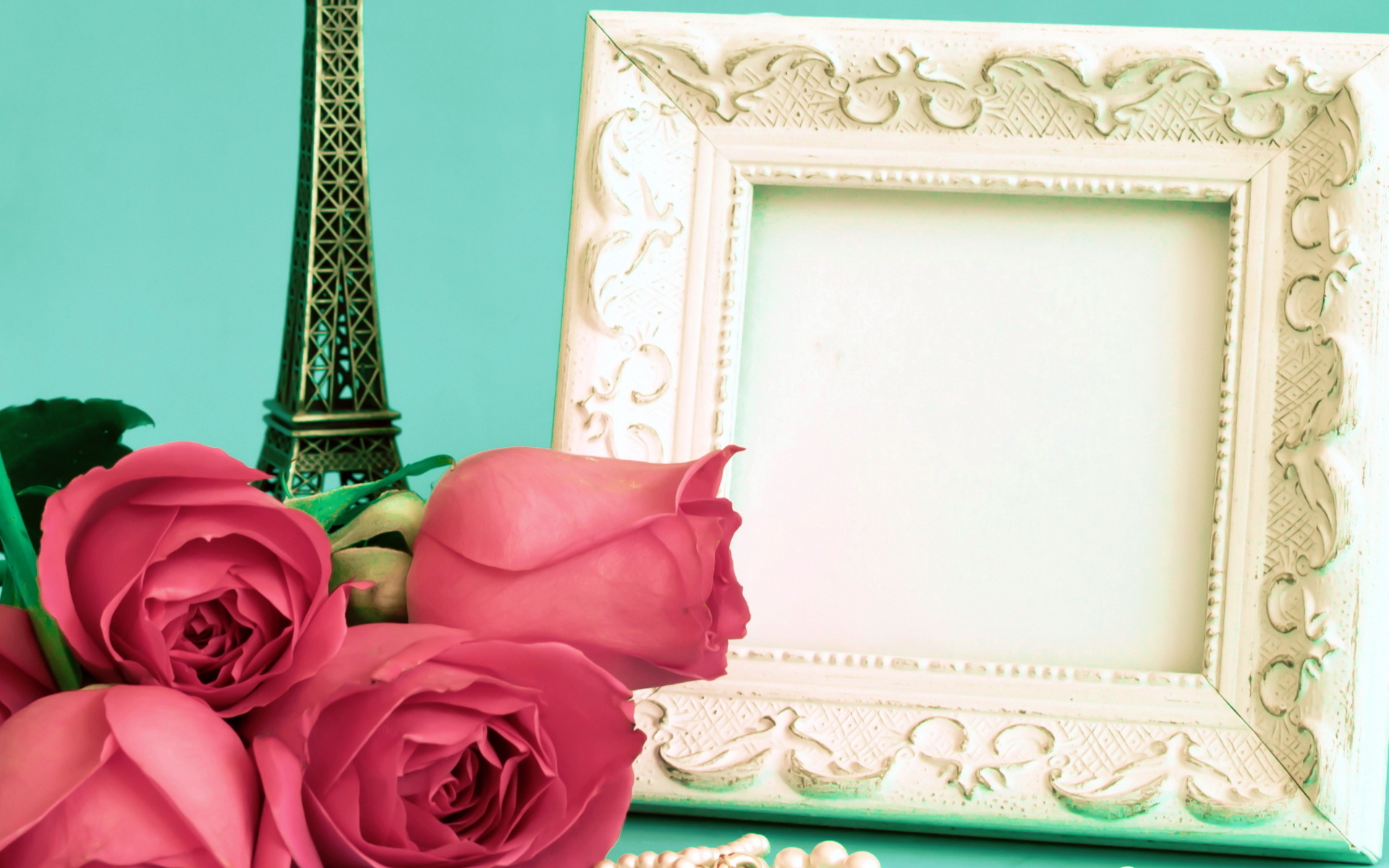 Рамка для фото с букетом роз и Эйфелевой башней