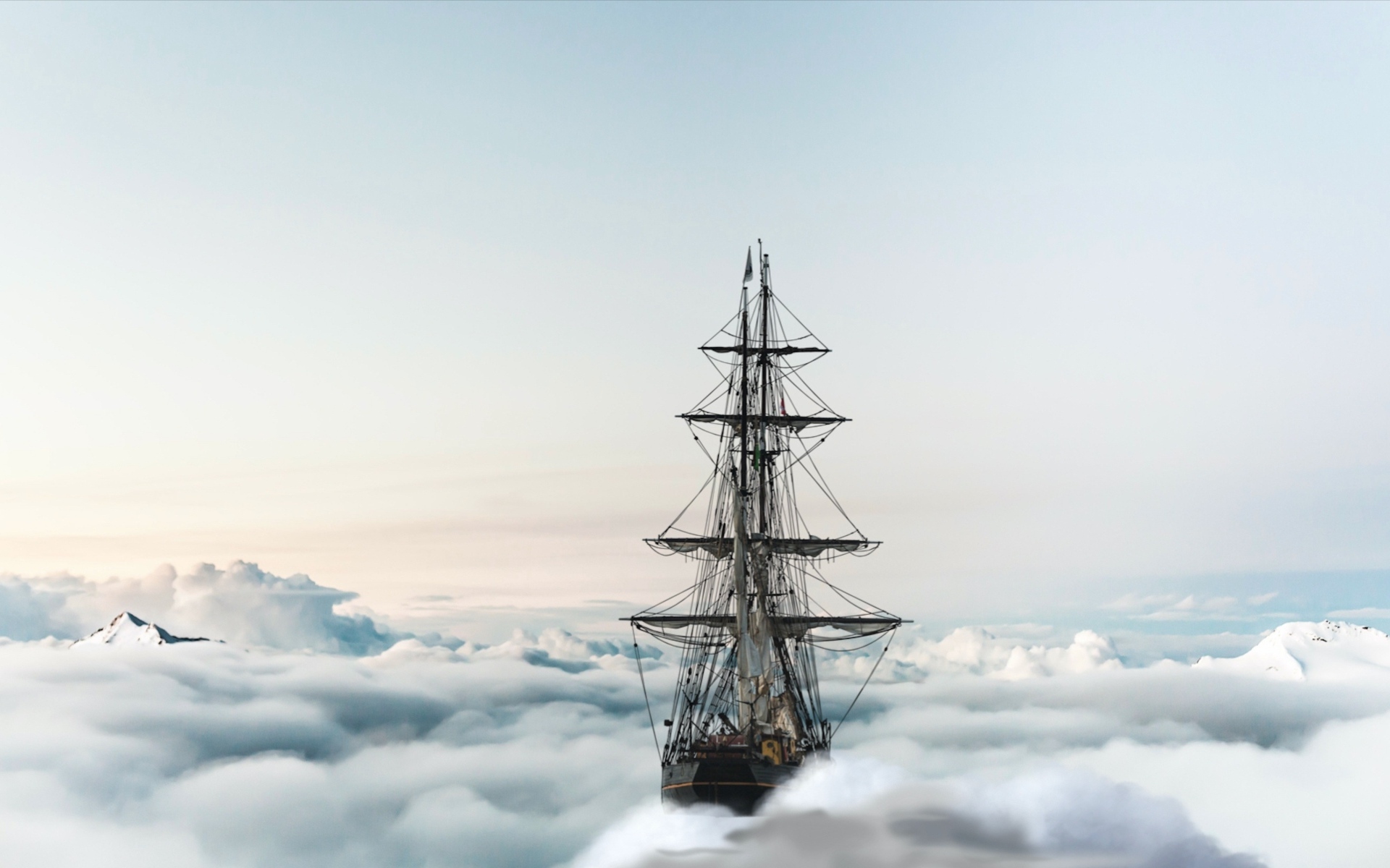 Большой парусный корабль плывет по облакам