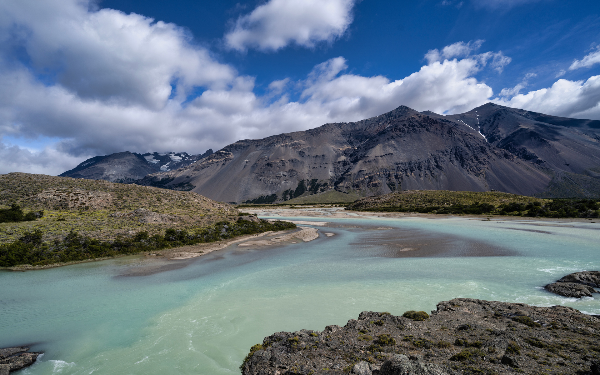 Голубая вода в горной реке, Аргентина