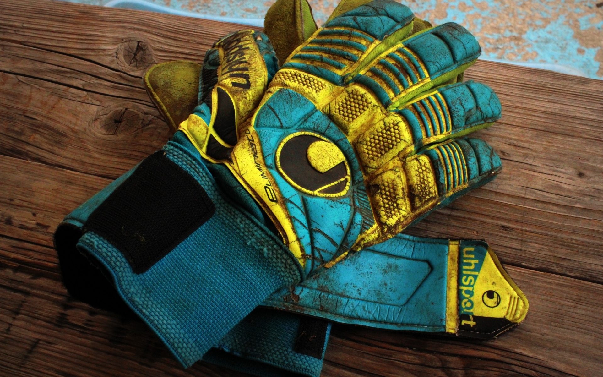 Перчатки вратаря