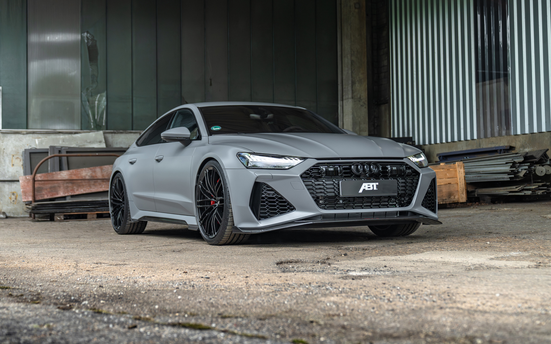 Автомобиль ABT RS7-S 2024 года в гараже