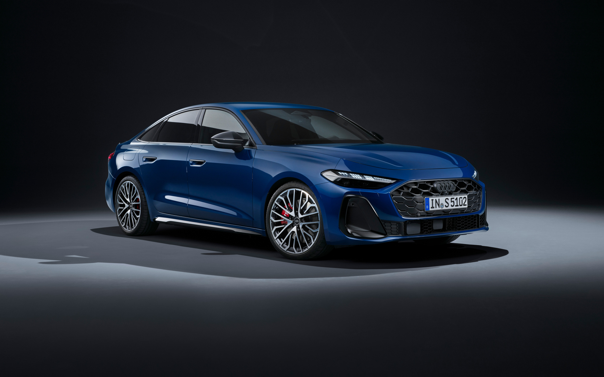 Синий автомобиль Audi S5 TFSI quattro 2024 года