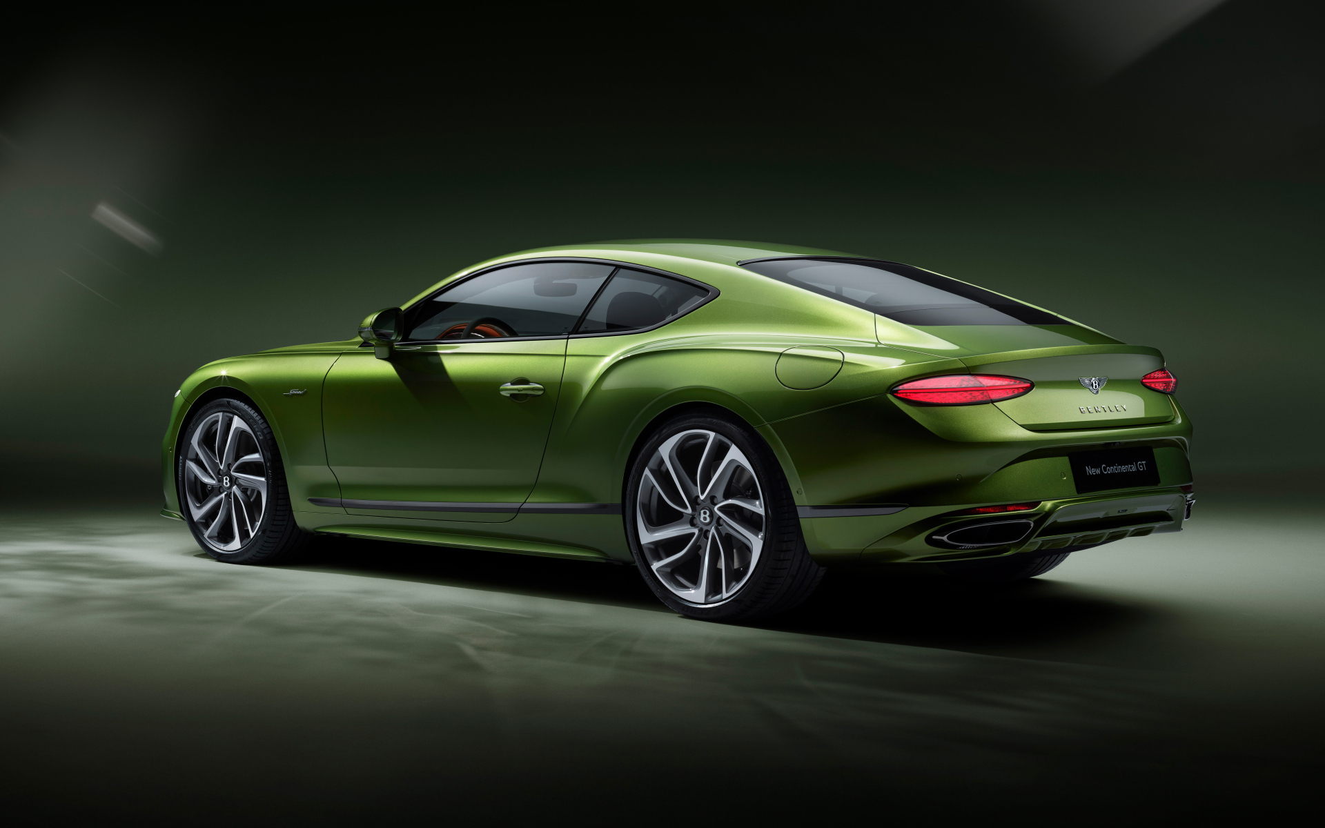 Вид сзади на автомобиль Bentley Continental GT Speed 2024 года