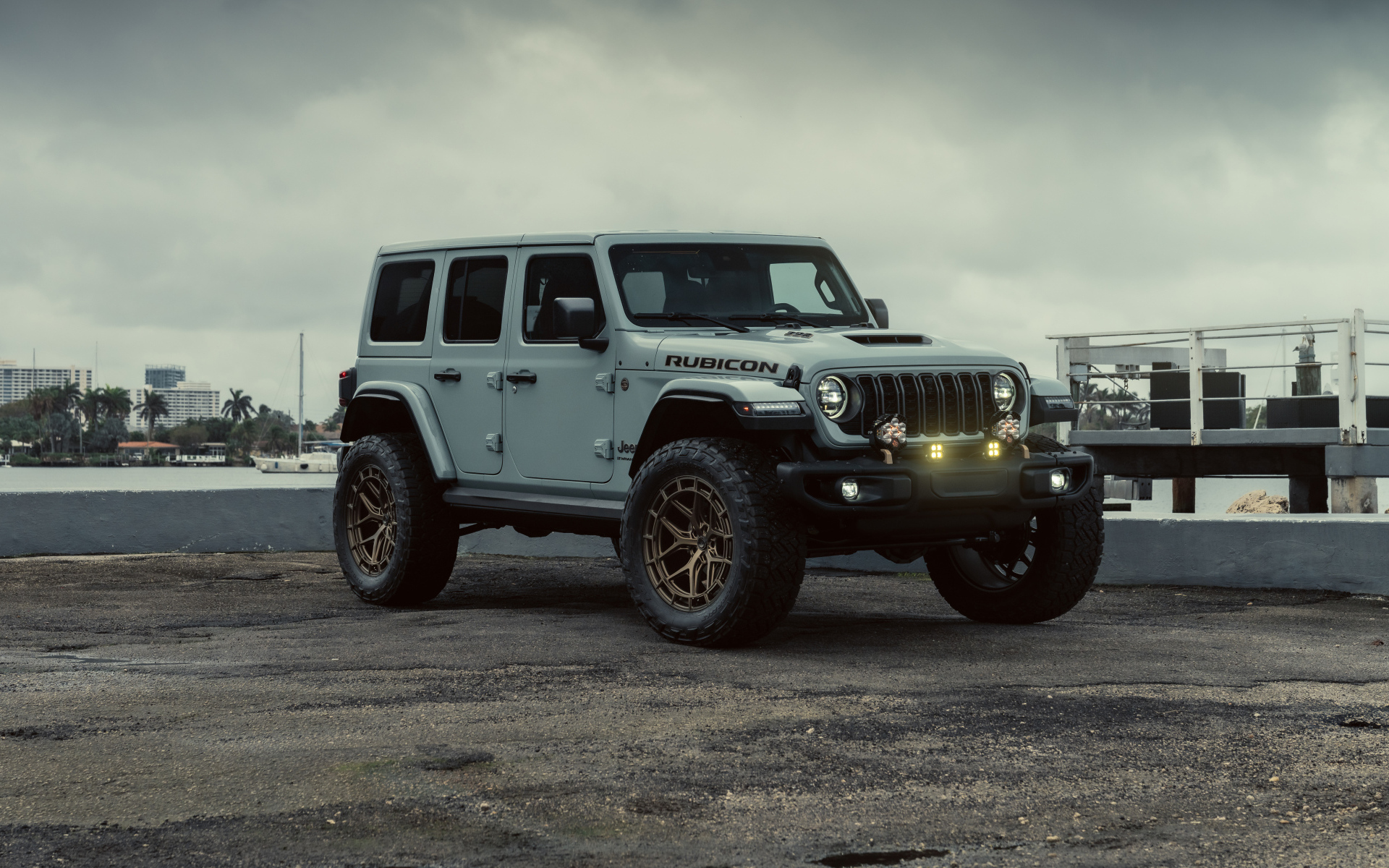Большой джип Jeep Wrangler Rubicon 392
