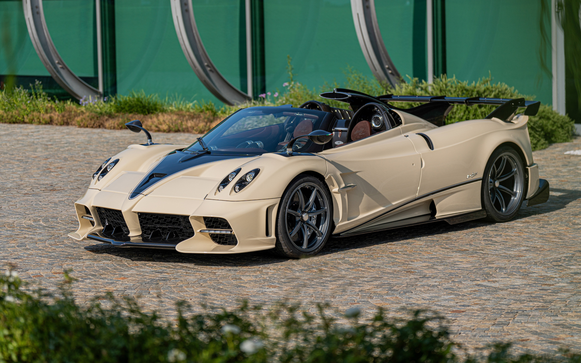 Быстрый автомобиль Pagani Imola Roadster 2024 года
