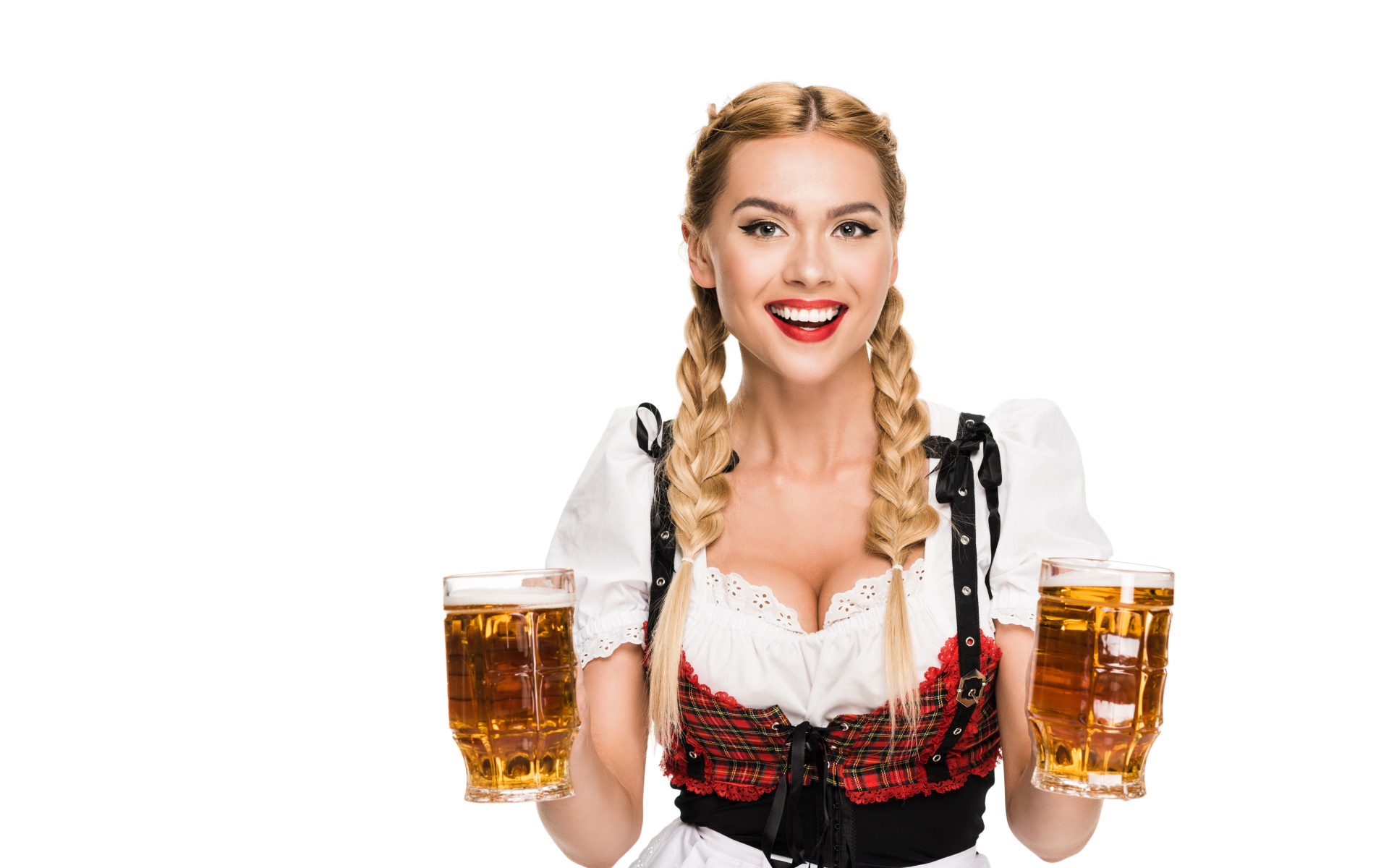 Красивая немка с пивом на белом фоне