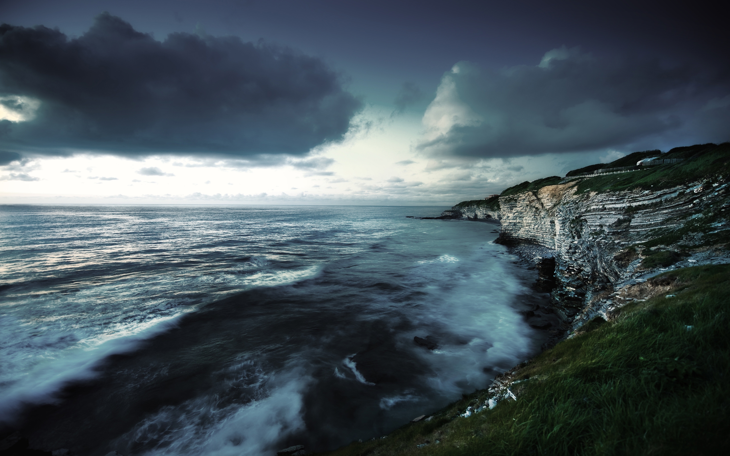 Atlantic coast. Исландия Атлантический океан. Исландия Атлантический океан берег шторм. Атлантический океан шторм. Баренцево море шторм.