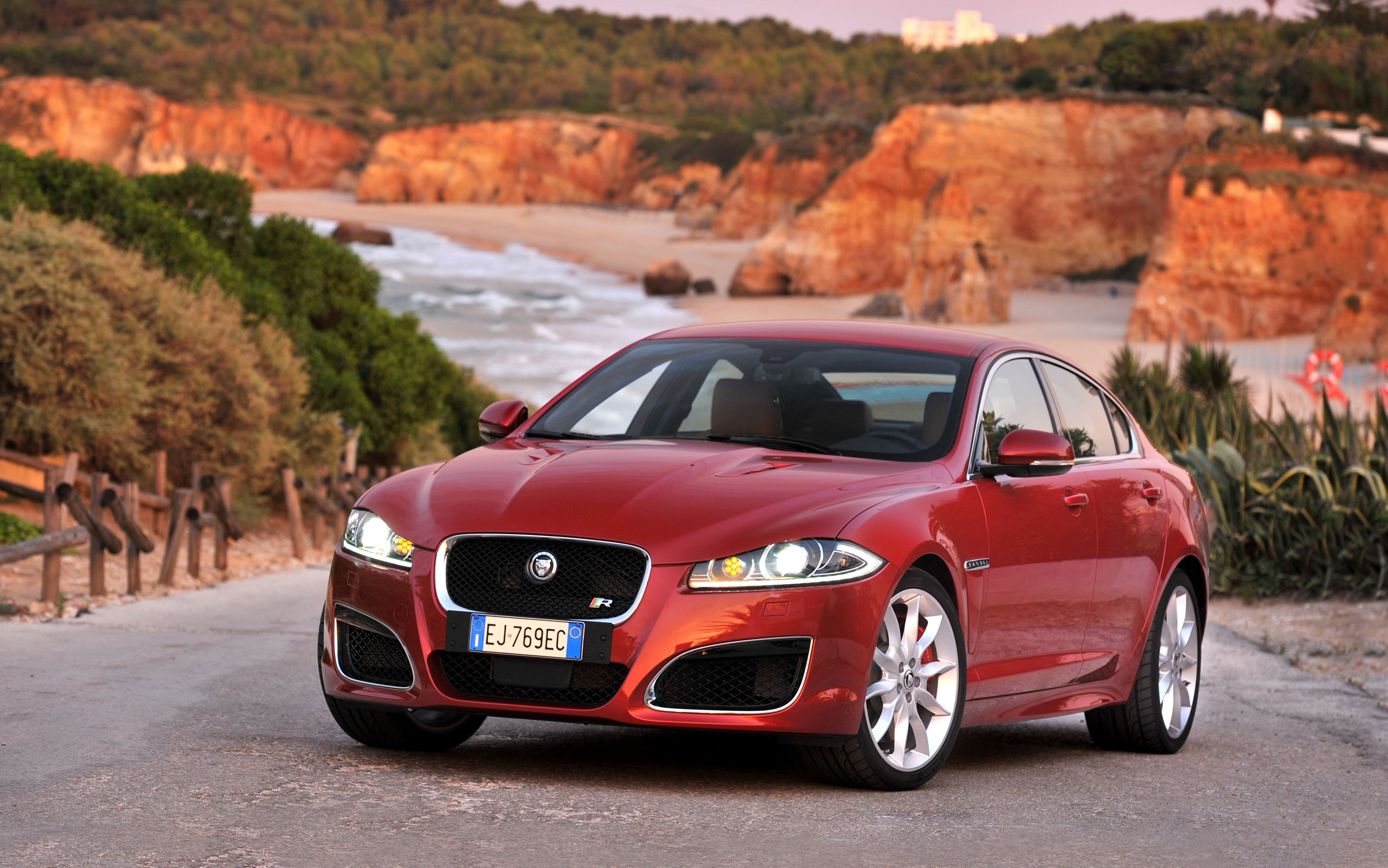 новый Jaguar XFR