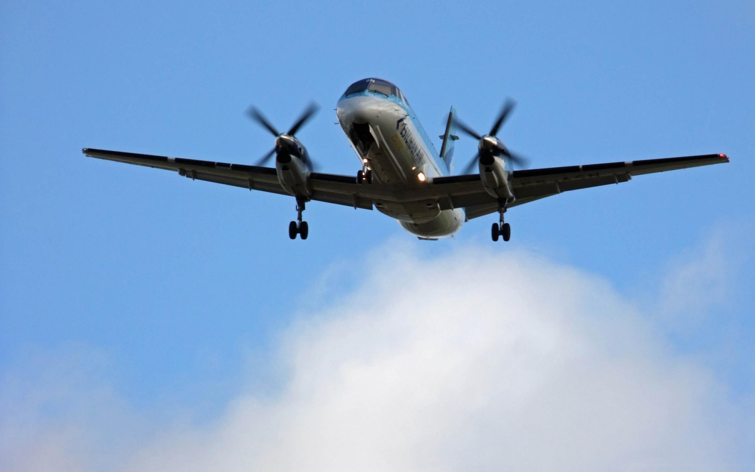 Самолет SAAB 2000