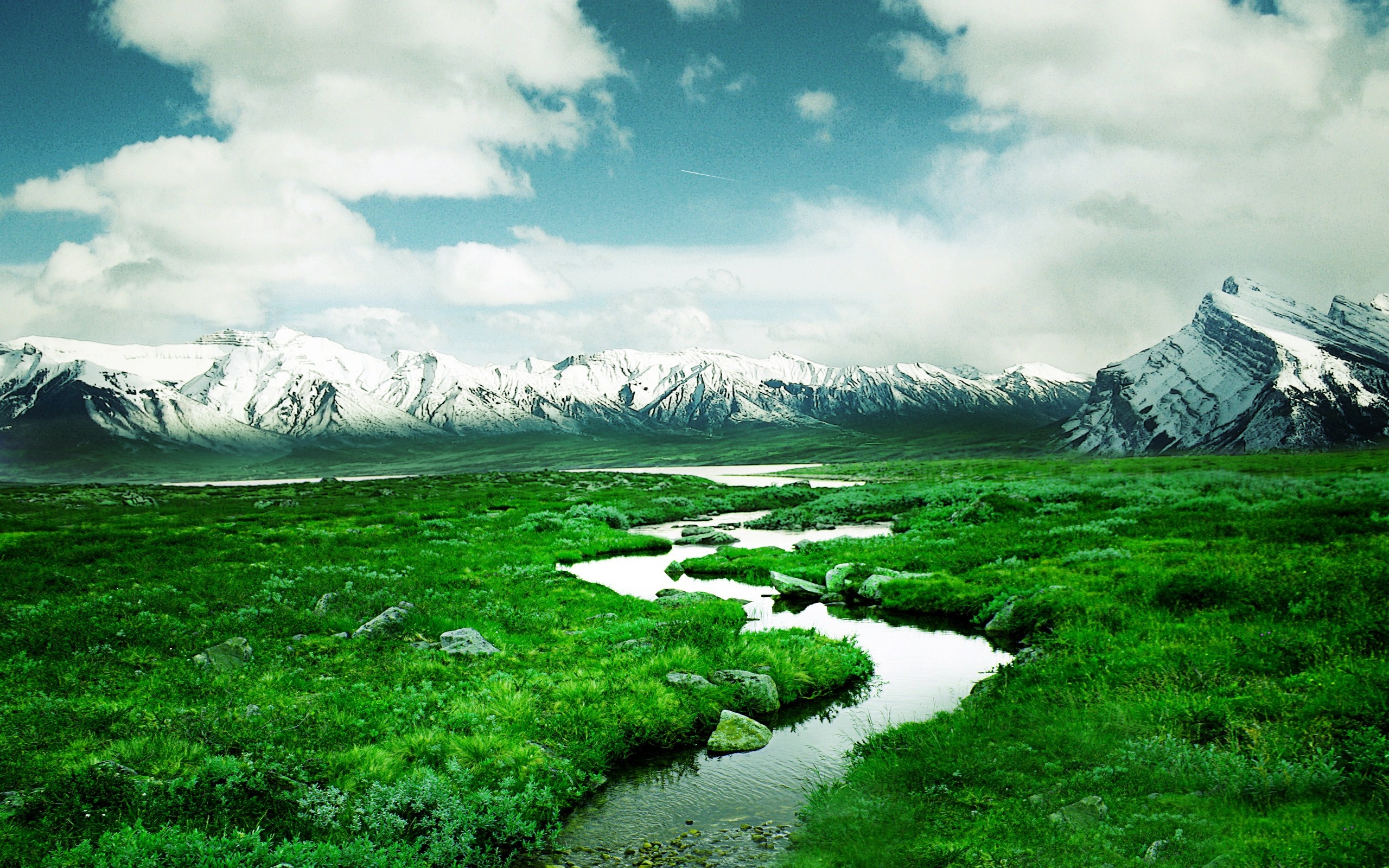 Холм живая природа. Долина семи озер Абхазия. Грин Маунтинс хребет. 8k Долина река горы лес. Равнины Норвегии.