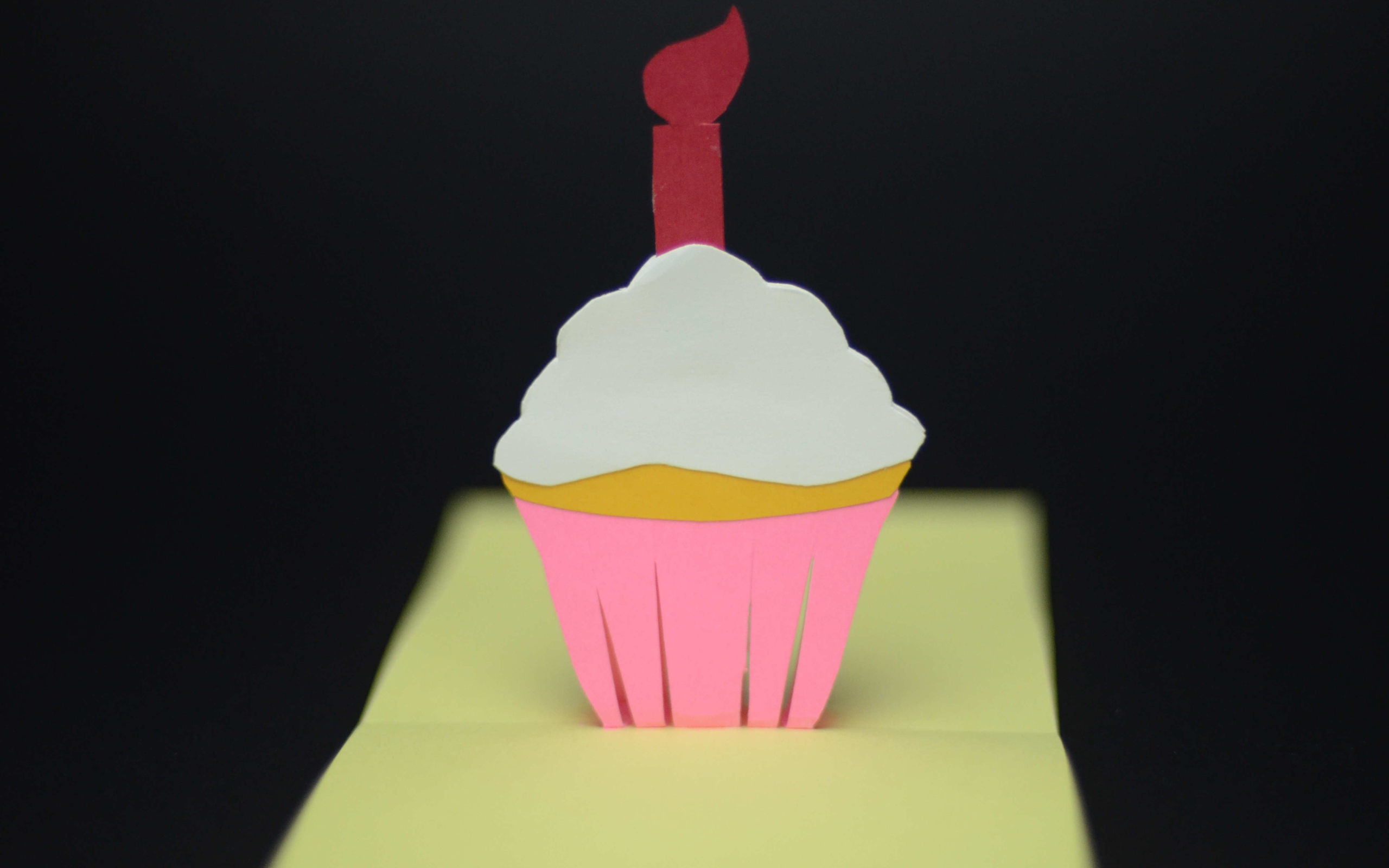 Бумажный кекс на день рождения