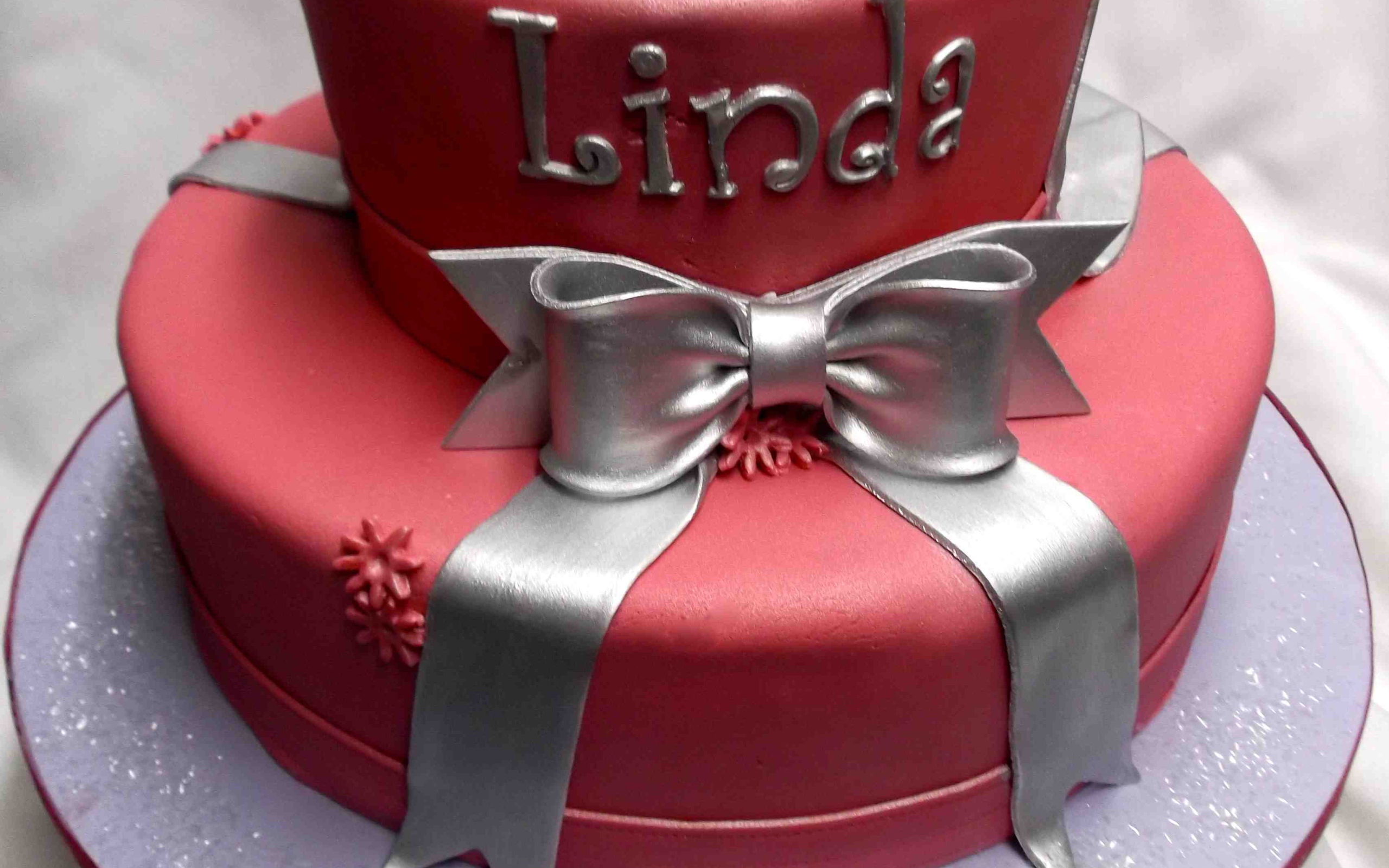 Розовый и серебристый торт на день рождения