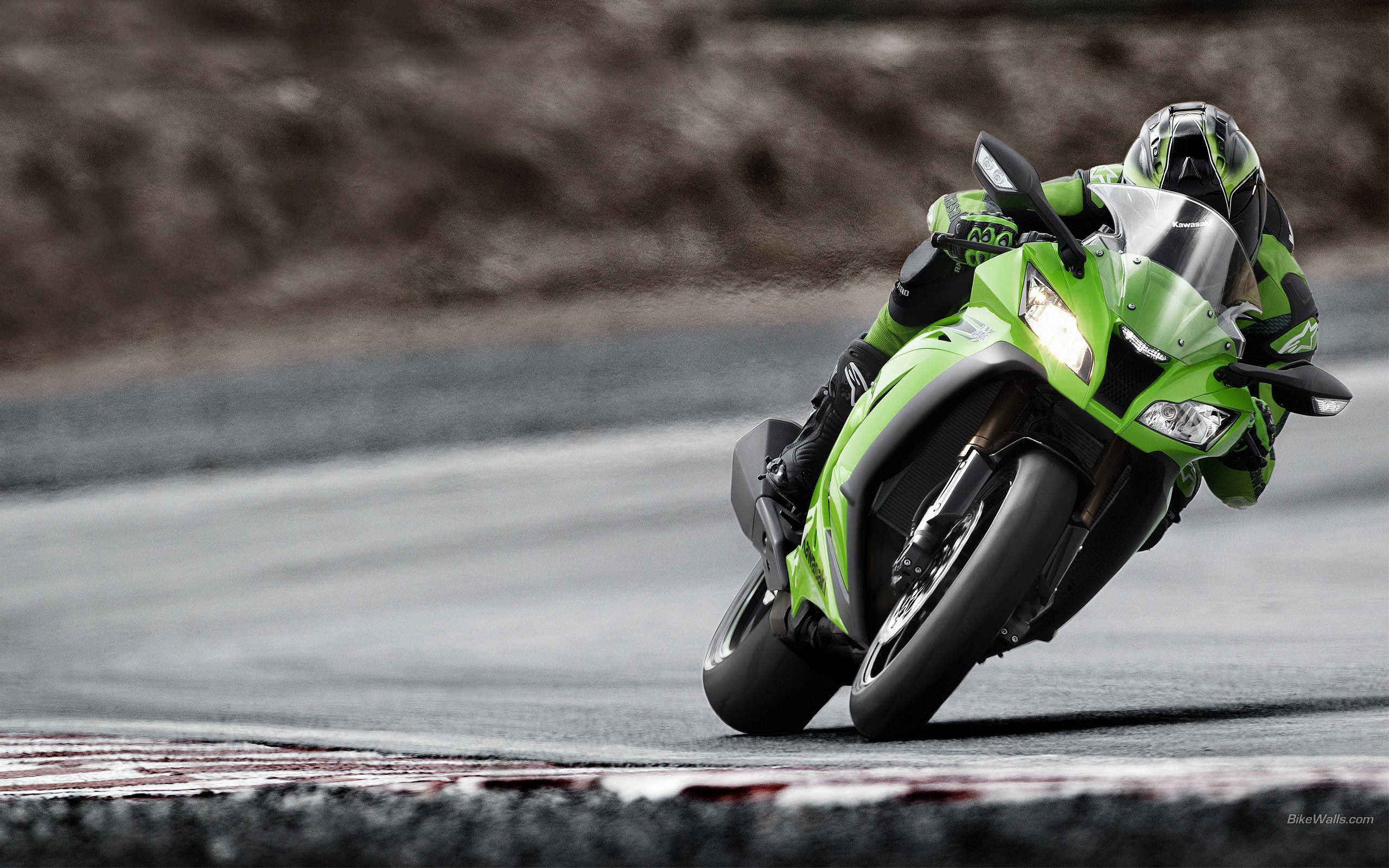 Кавасаки на повороте