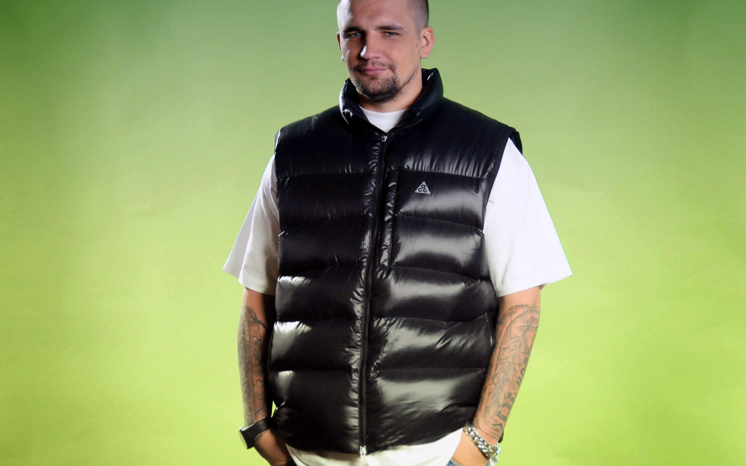 Basta на зеленом фоне