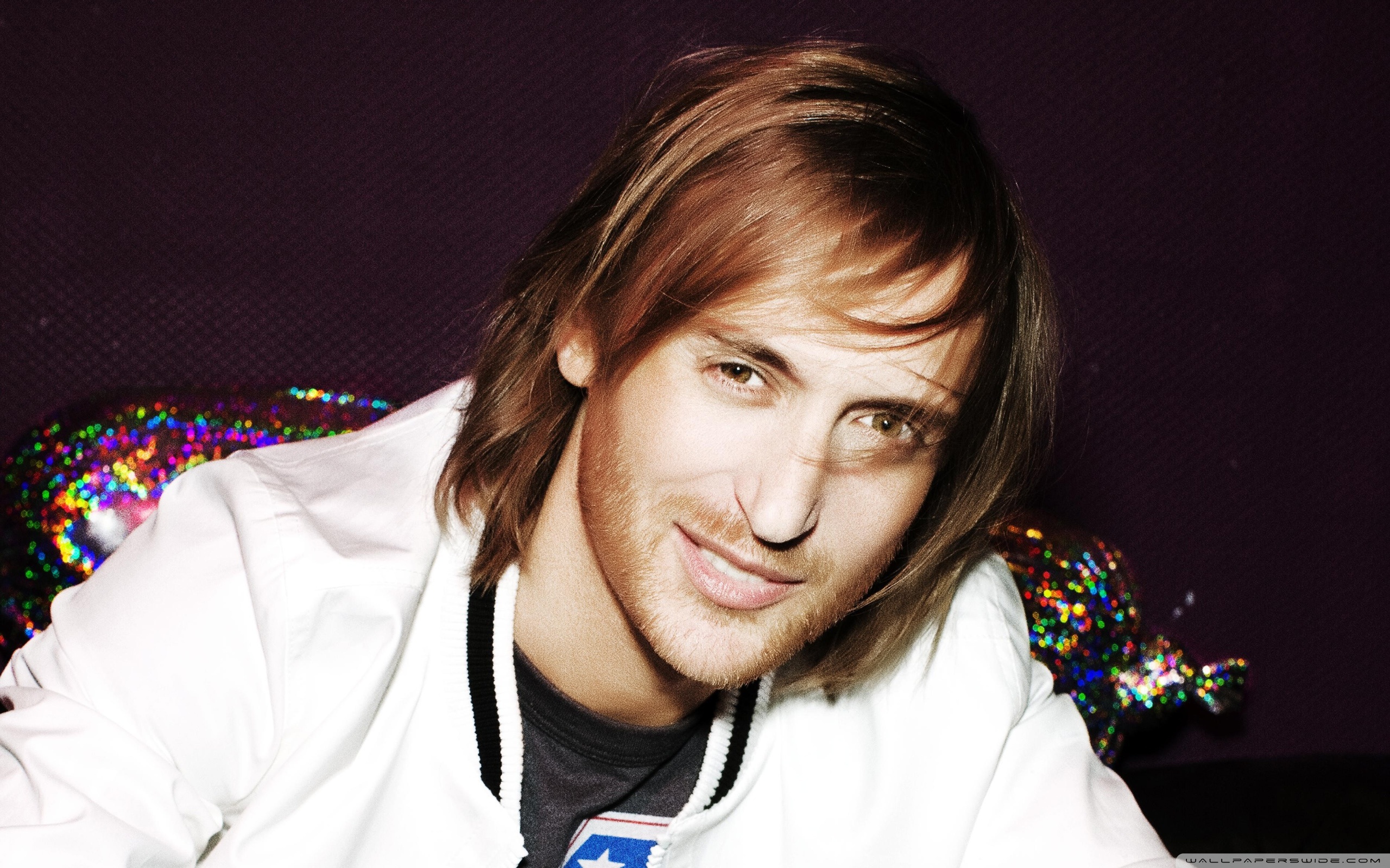 David Guetta улыбается