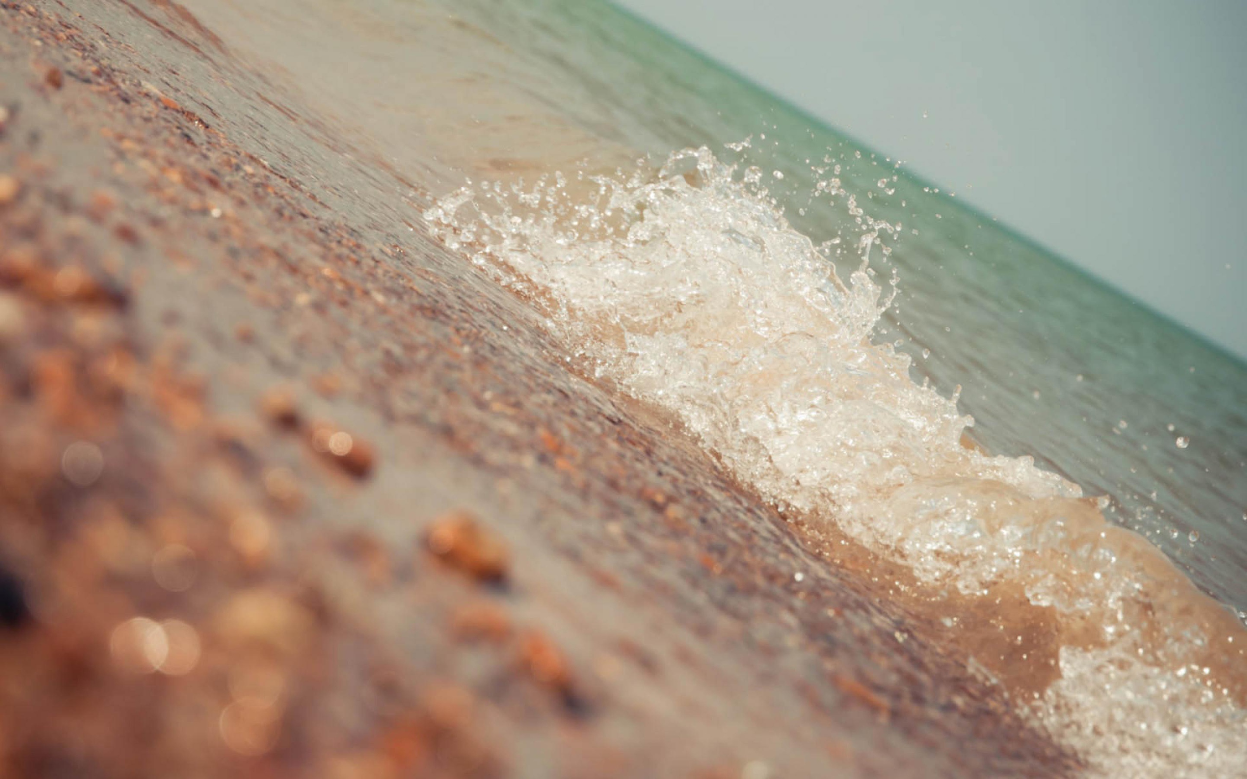 Волна у пляжа