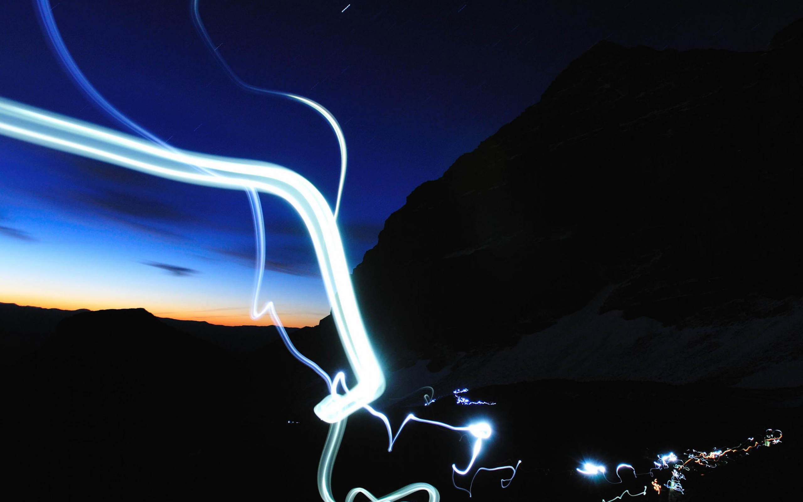 Полоски света в ночи