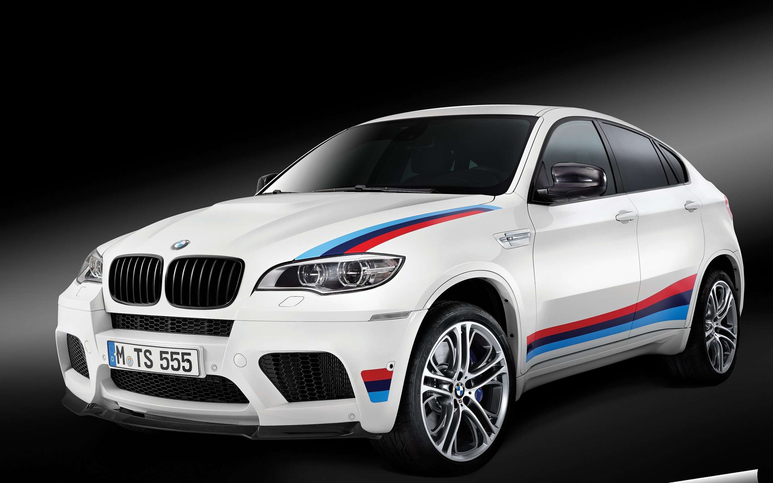 Новая машина BMW X6 2014 года года