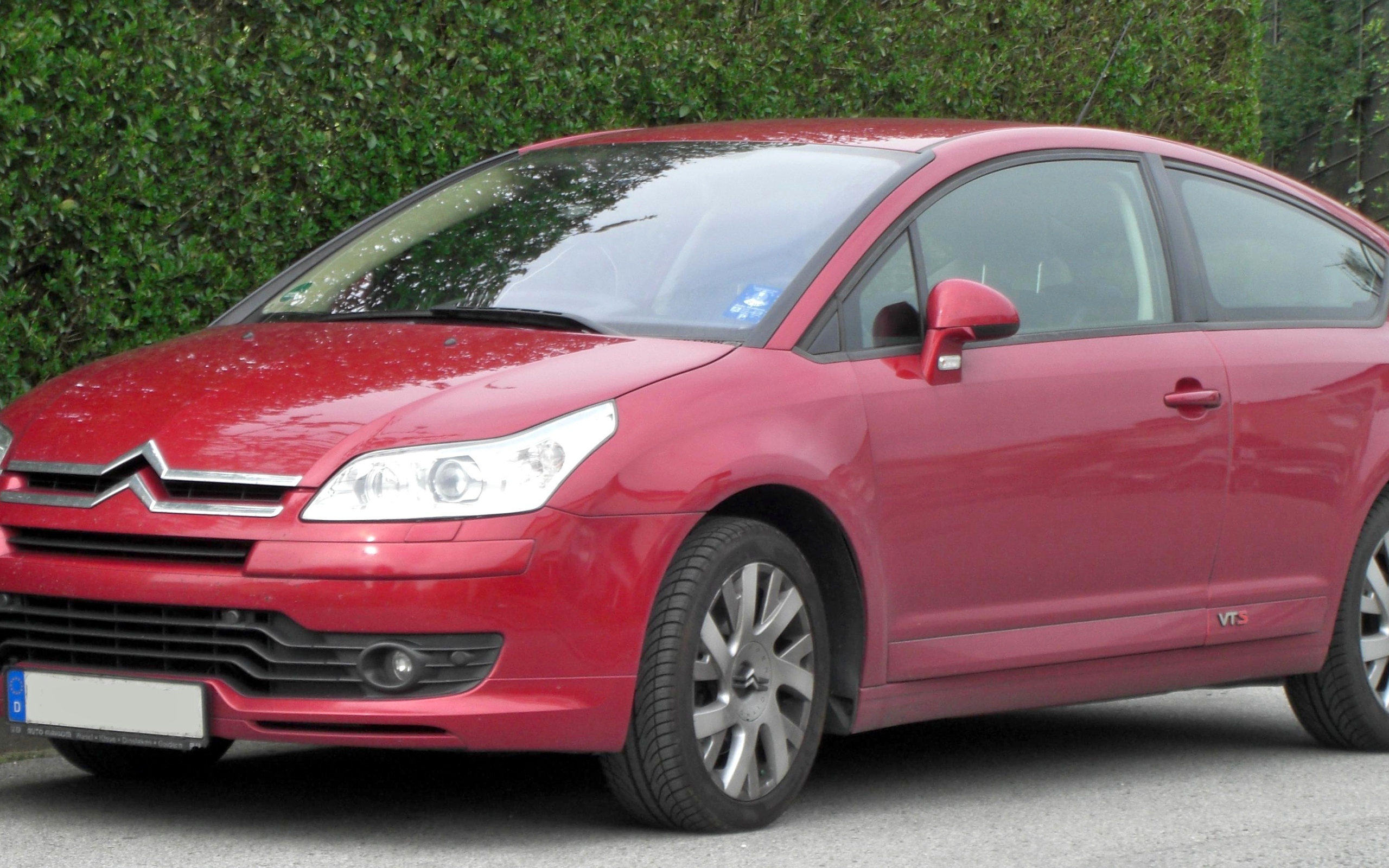 Новый красный Citroen C4