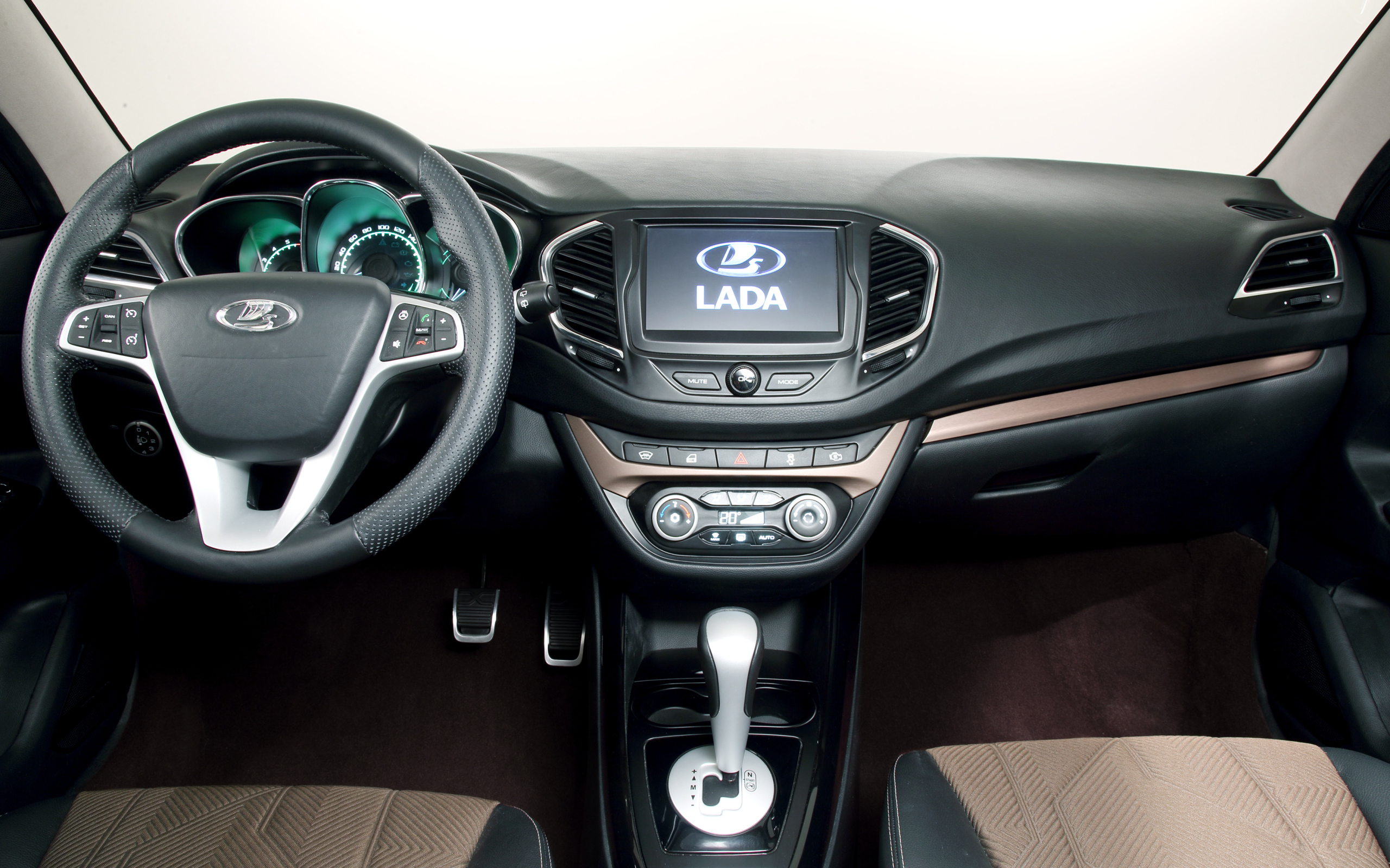 За рулем Лады Веста