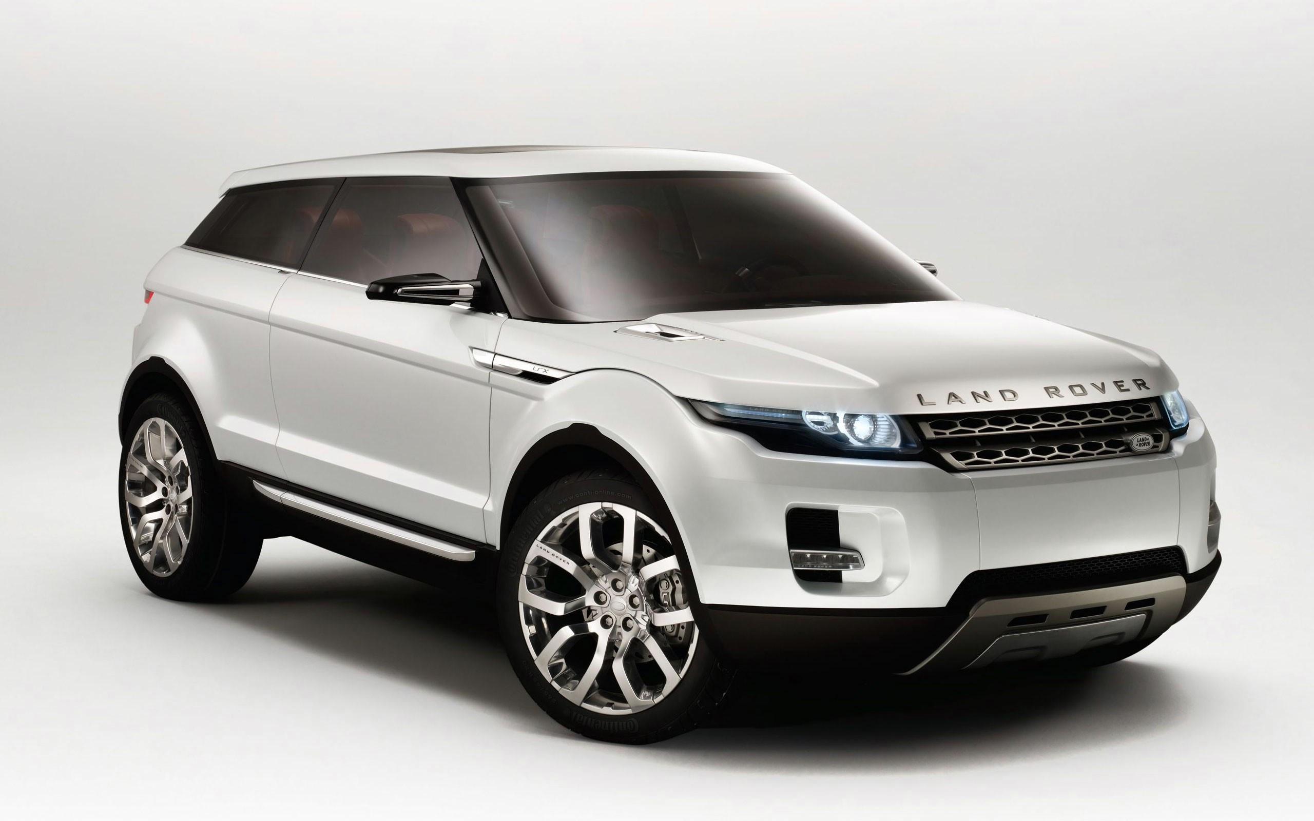 Автомобиль марки Land Rover модели A8