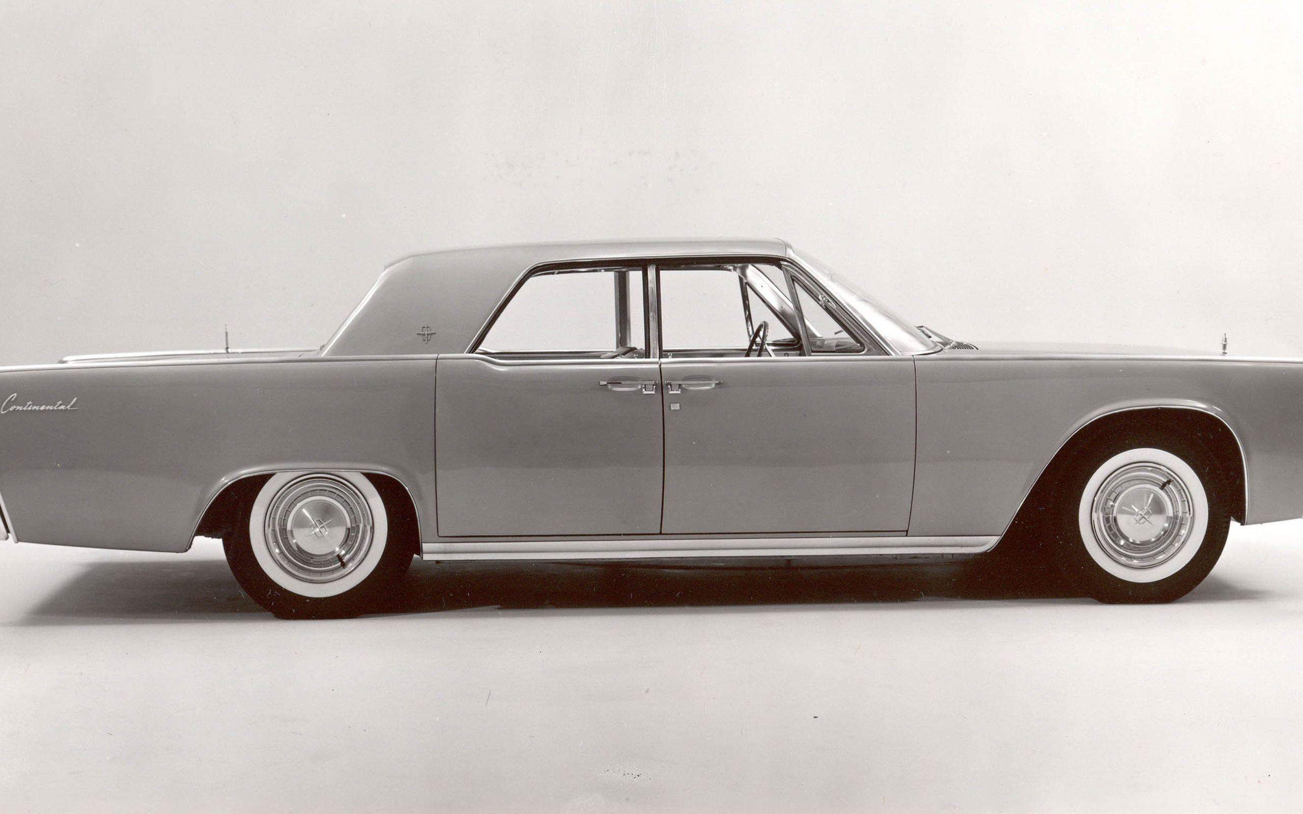 Надежный автомобиль Lincoln Continental