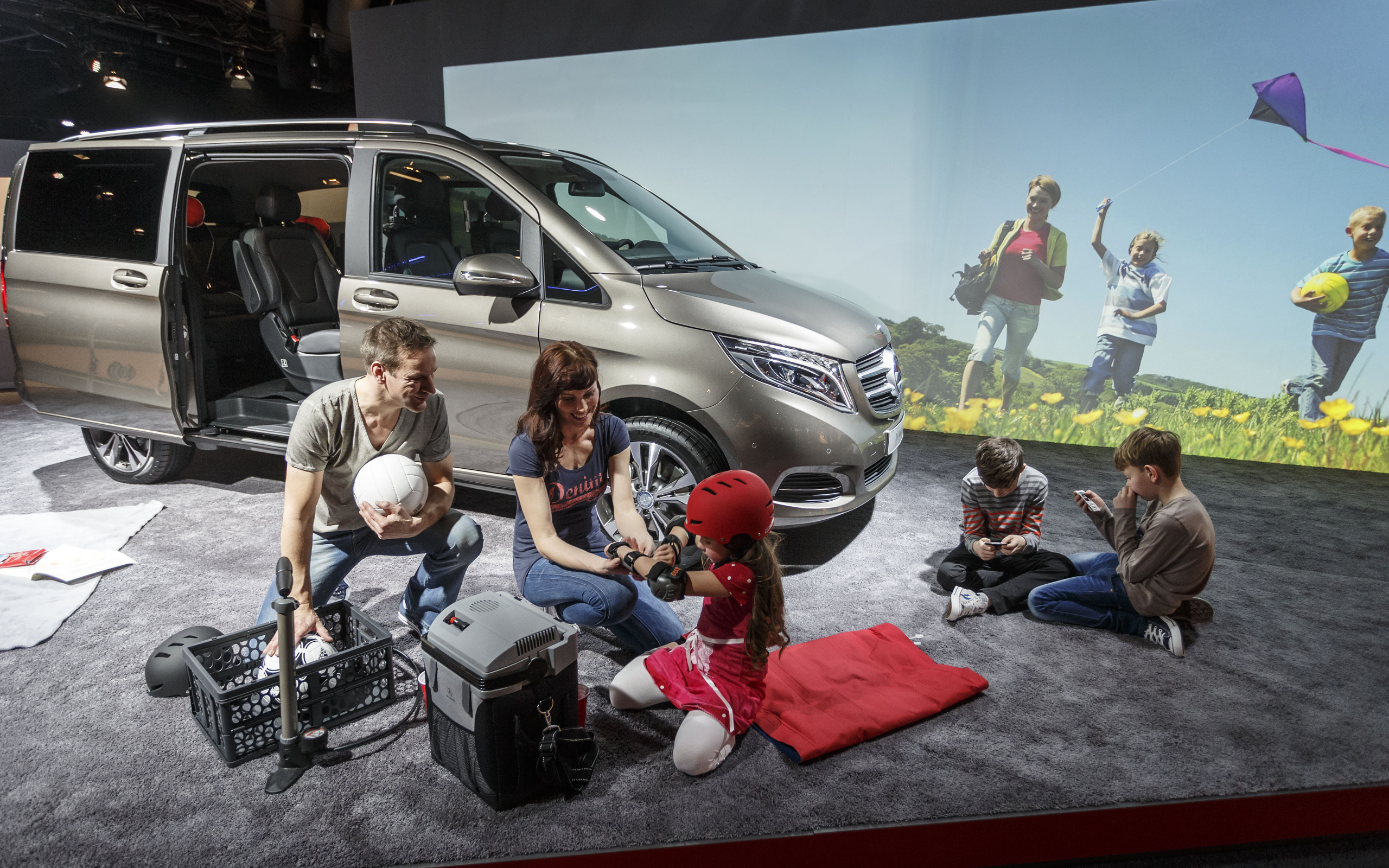 Дизайн автомобиля Mercedes V-Class 2014