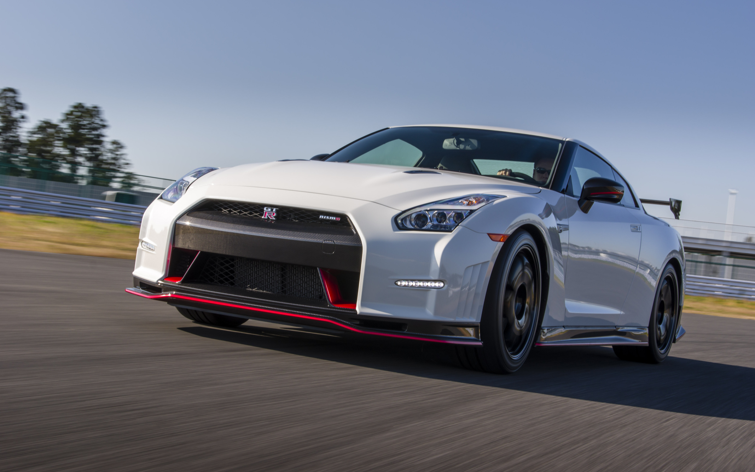 Тест драйв автомобиля Nissan GT-R Nismo 2014