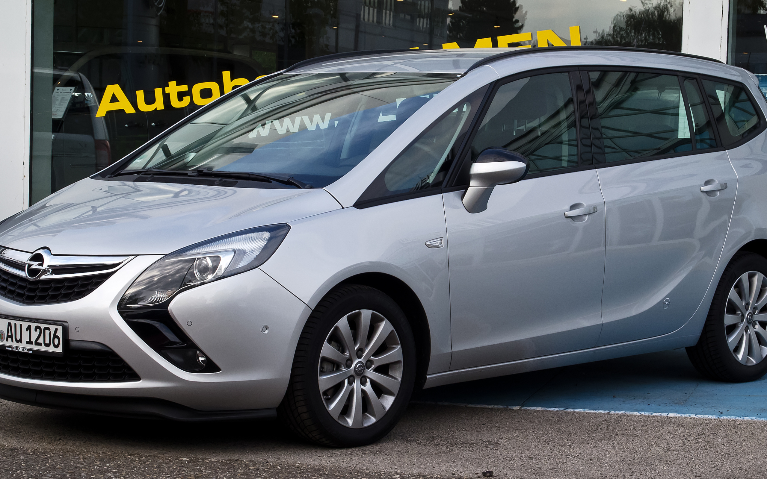 Надежный автомобиль Opel Zafira
