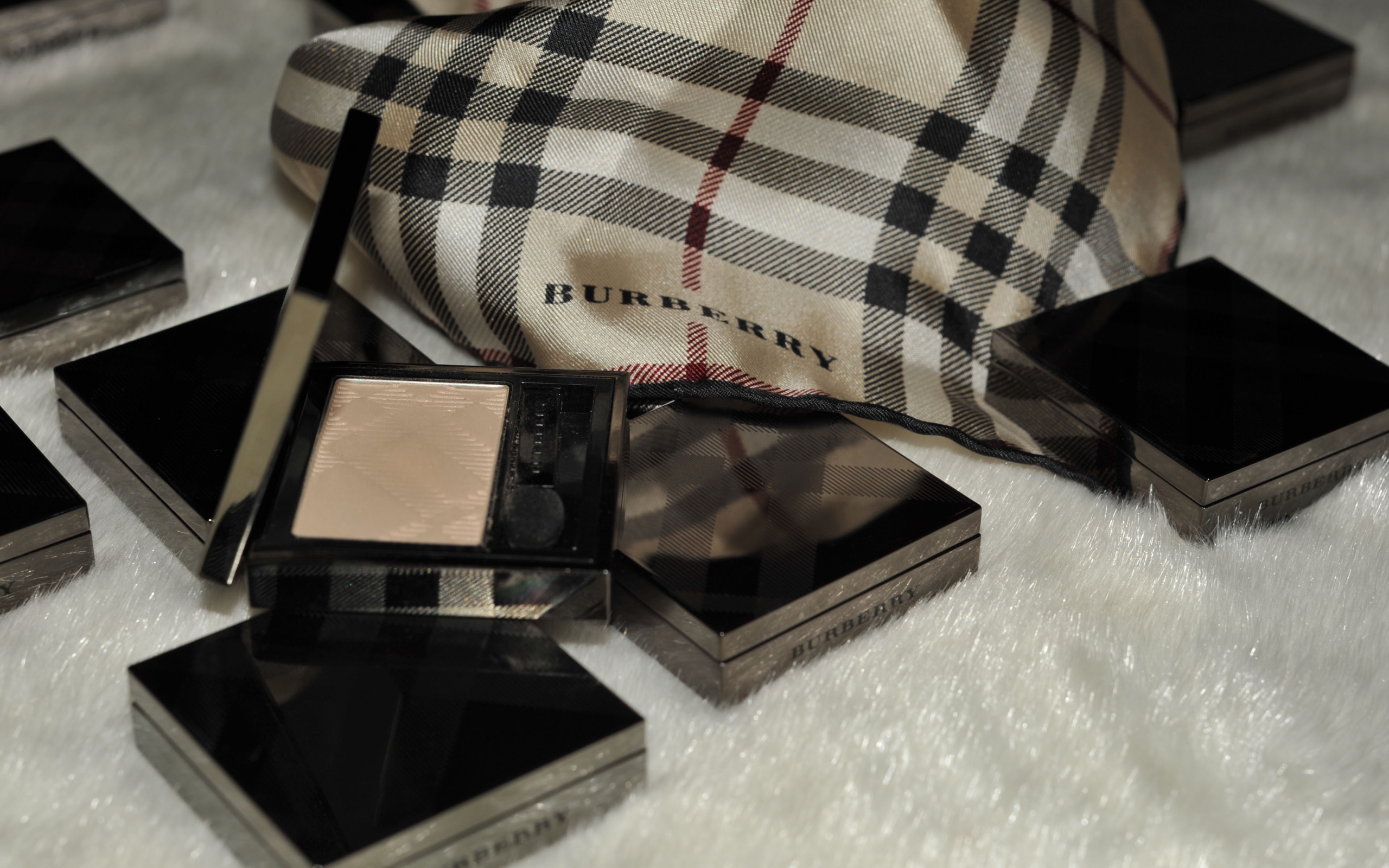 Косметика от Burberry