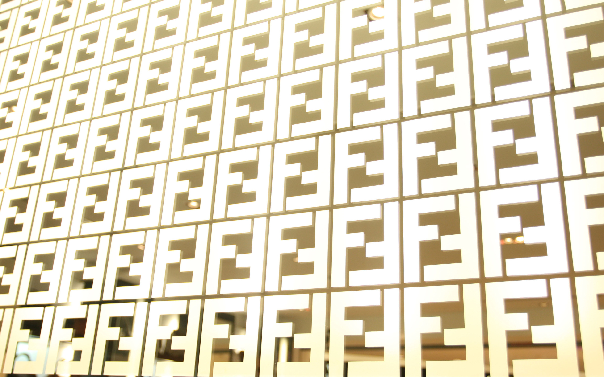 Текстура из логотипа Fendi