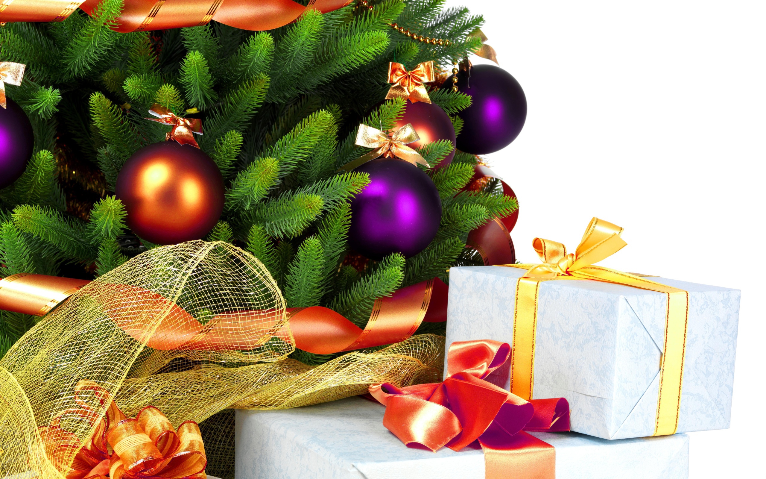 Подарки под елкой