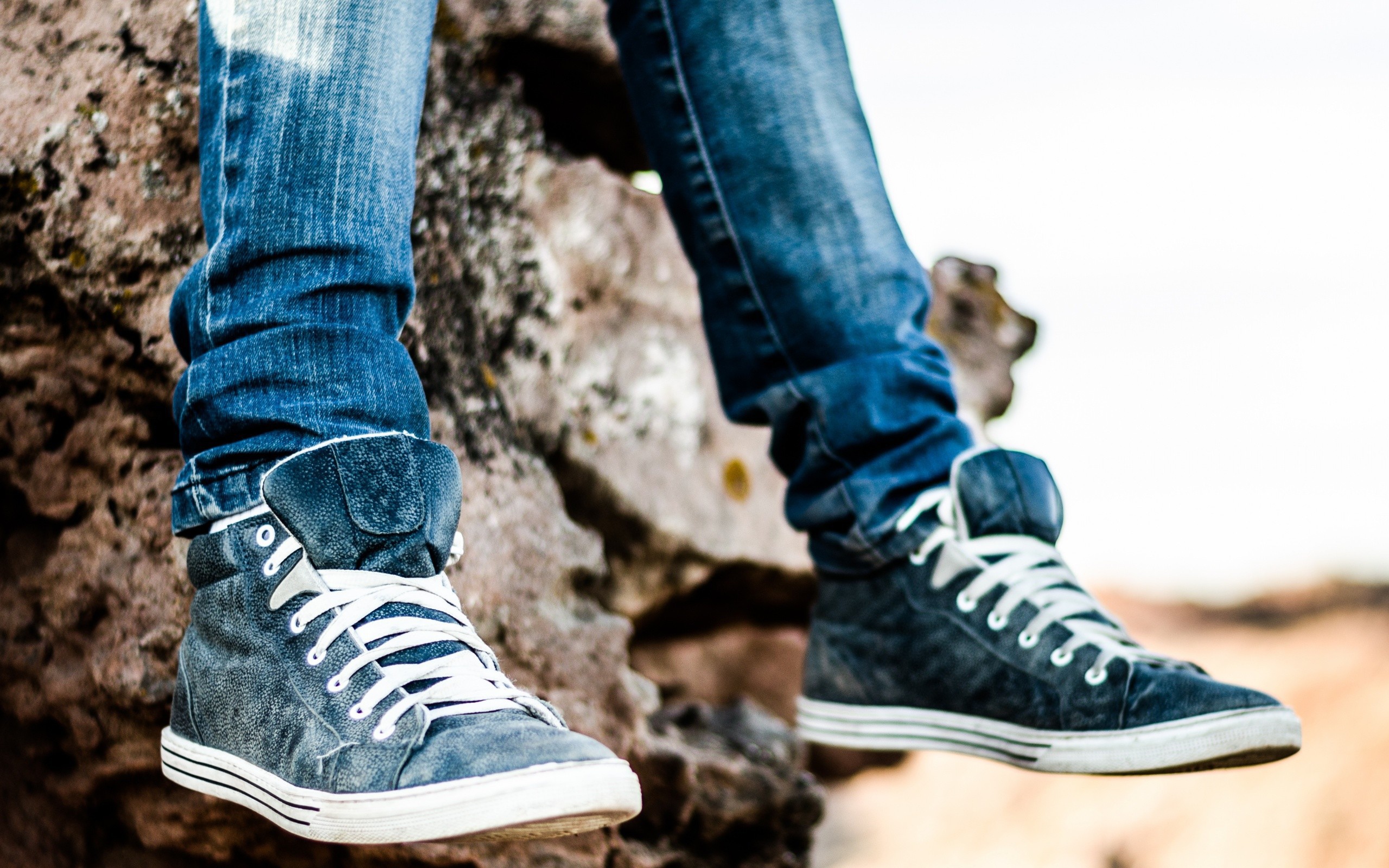 Ноги в кедах