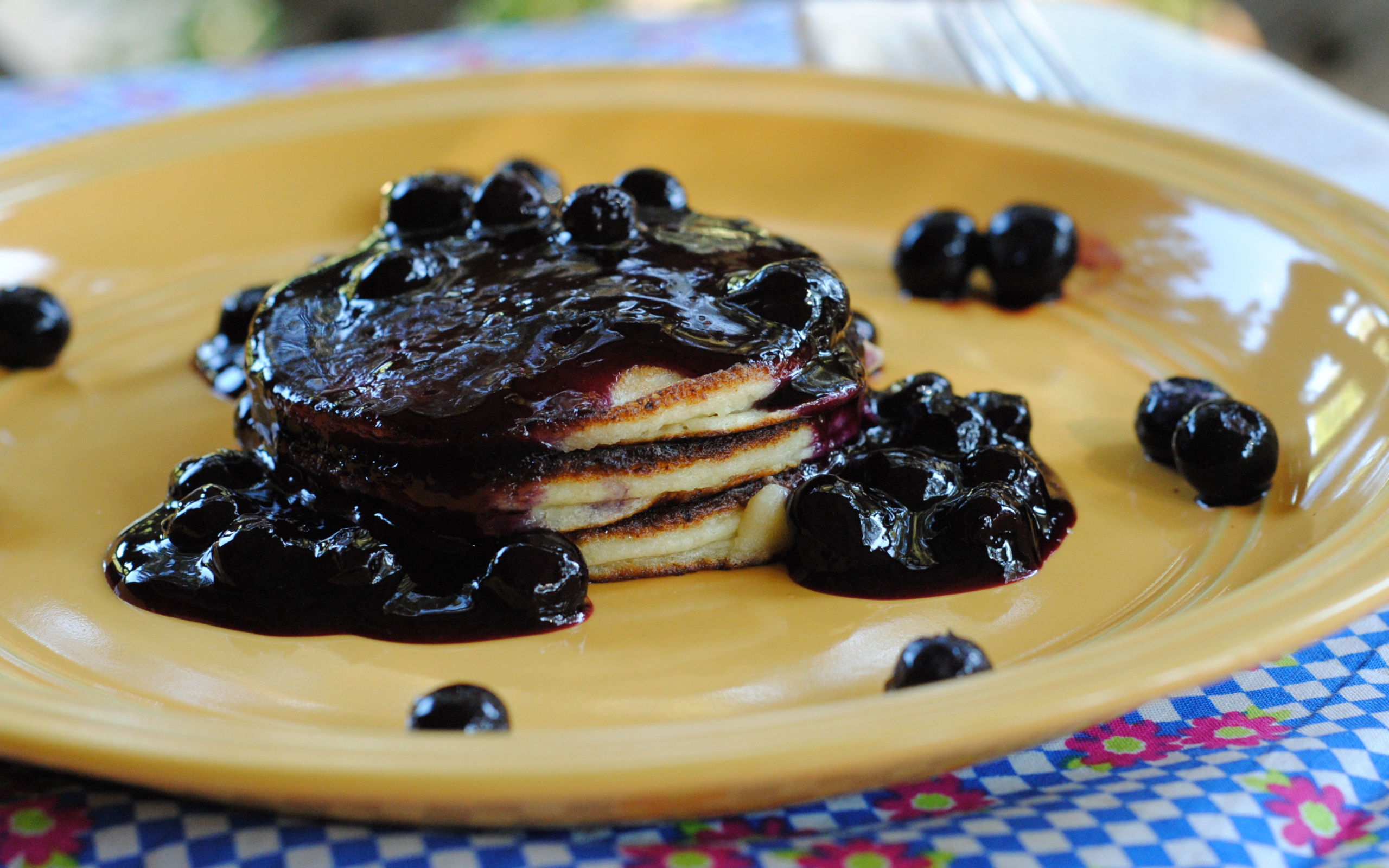 Блины с вареньем на Масленицу