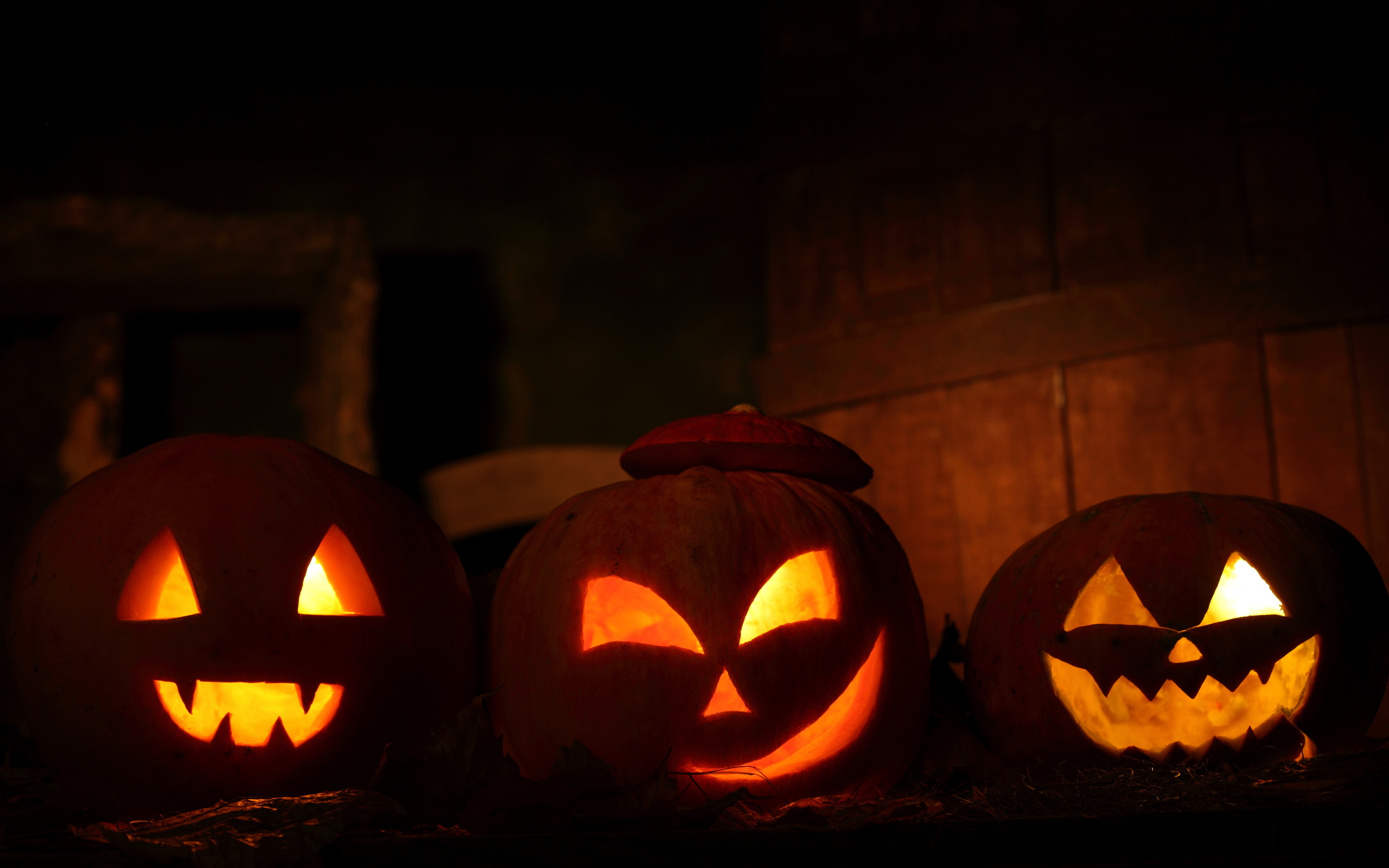 Три тыквы со свечами