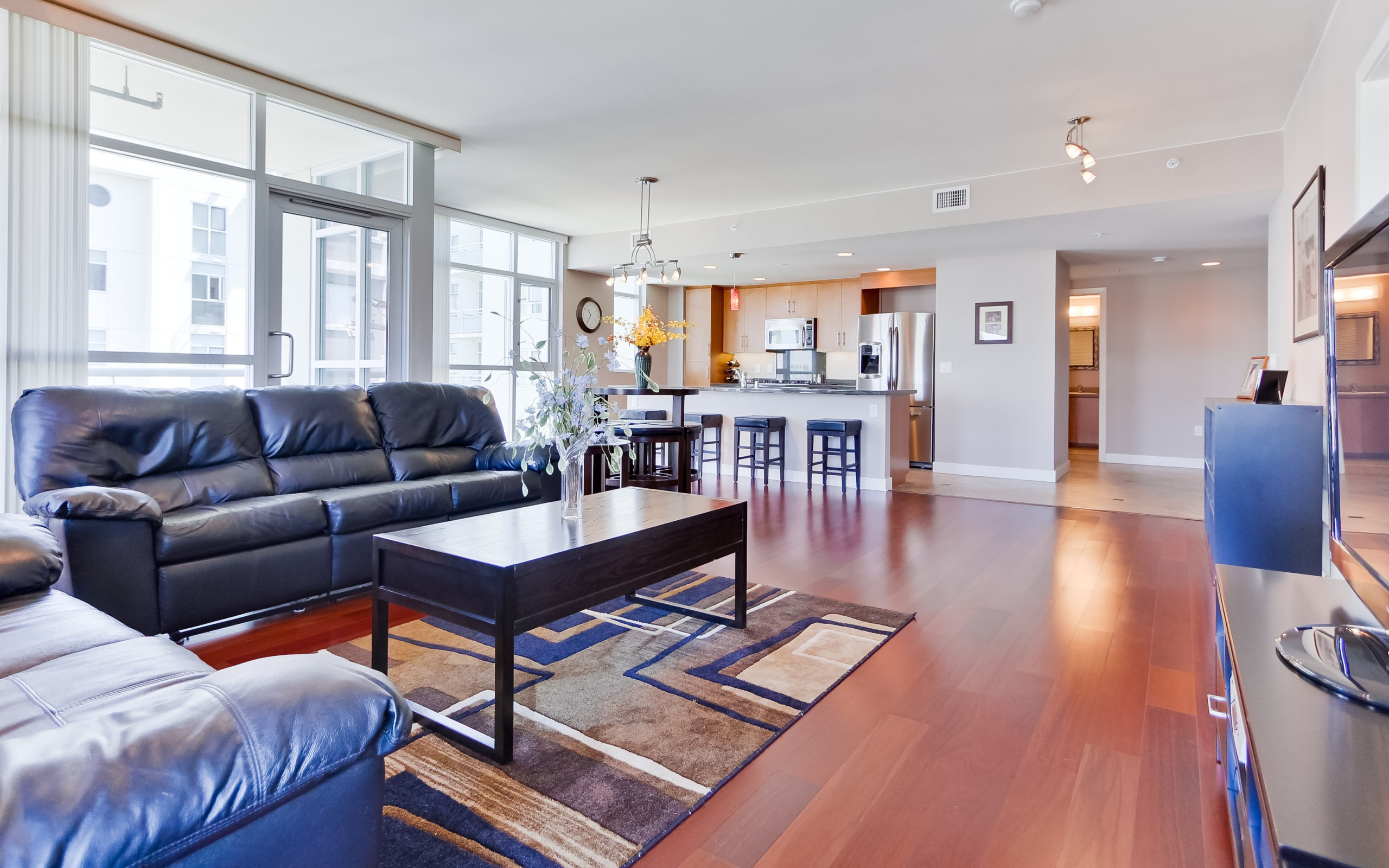 Интерьер холла с баром