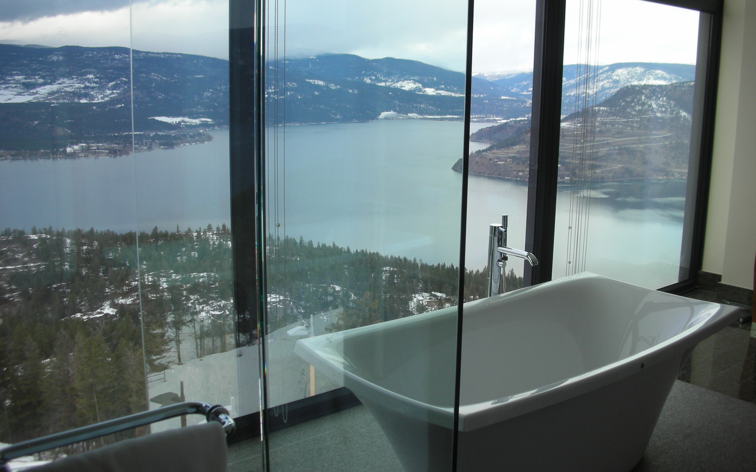 Застеклённая ванна