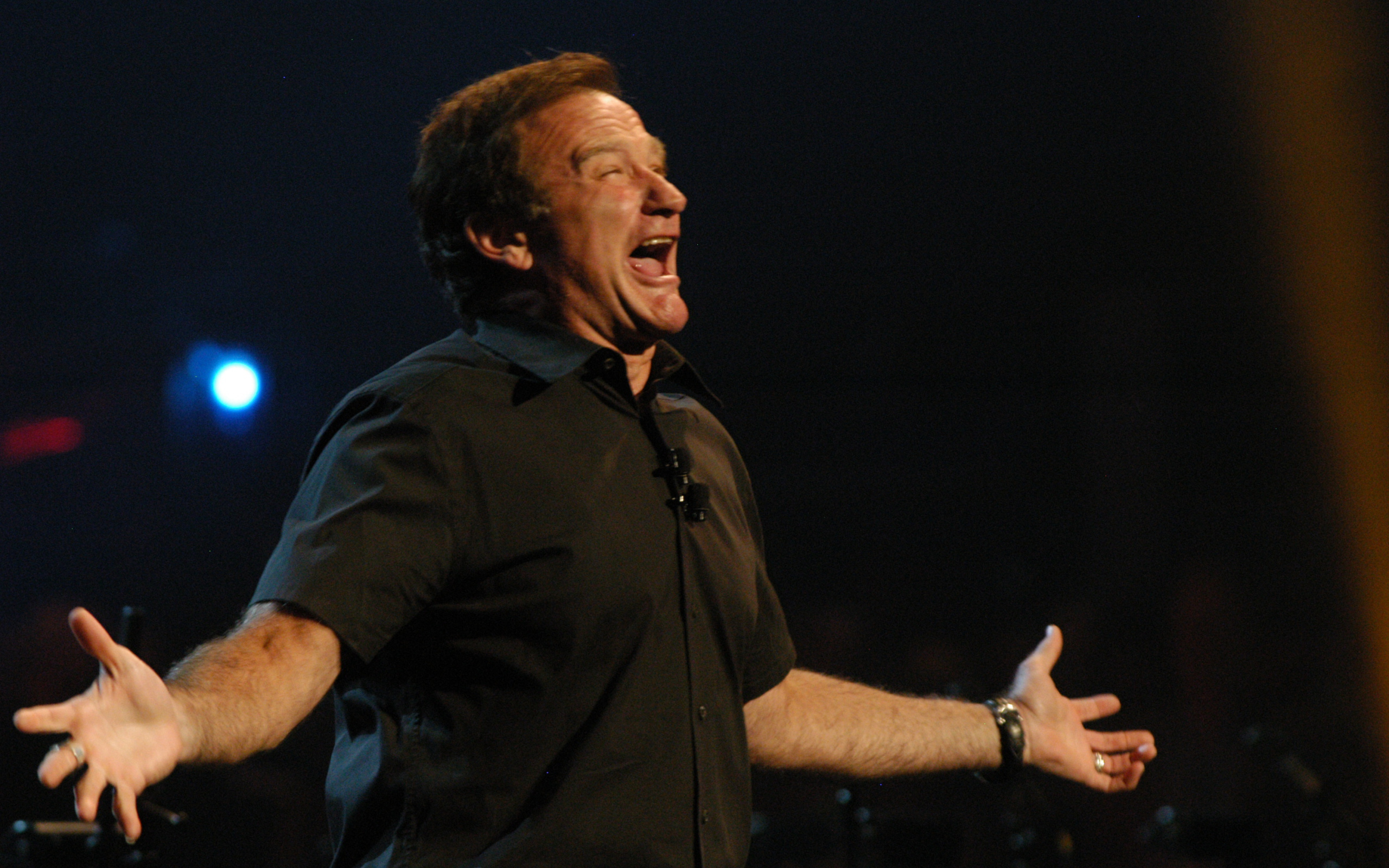 Робин Уильямс радуется