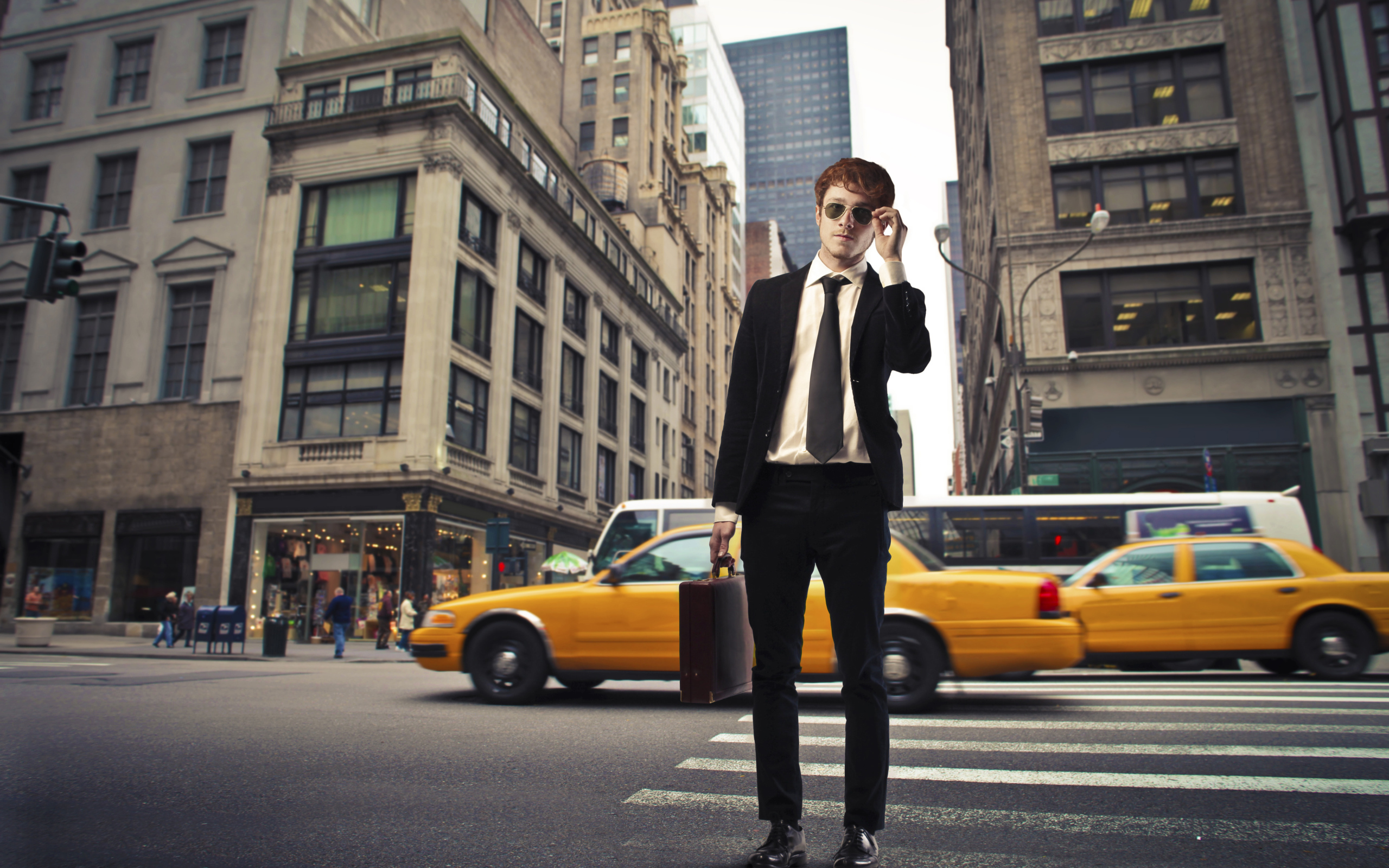 Парень с портфелем