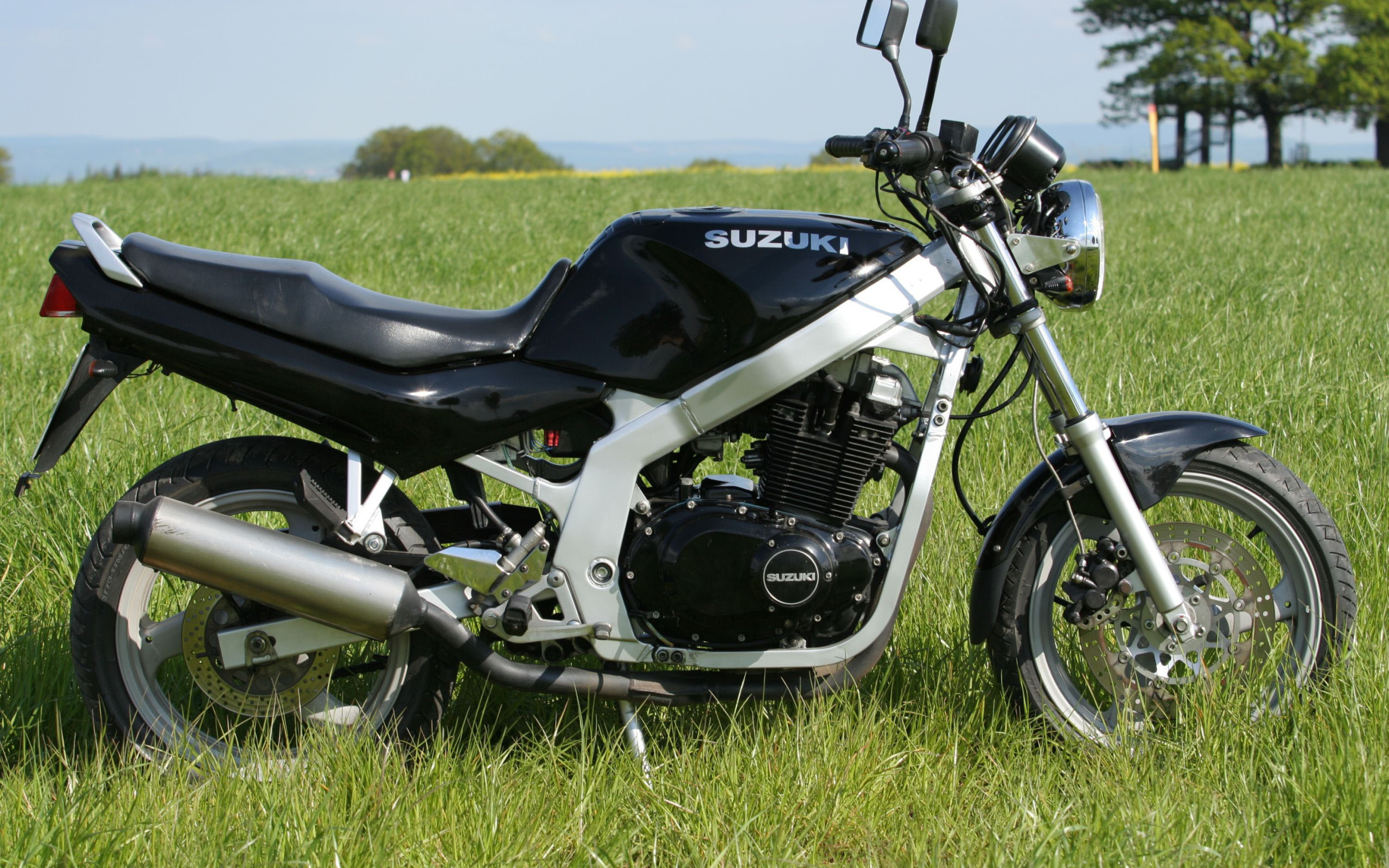 Быстрый мотоцикл Suzuki  GS 500
