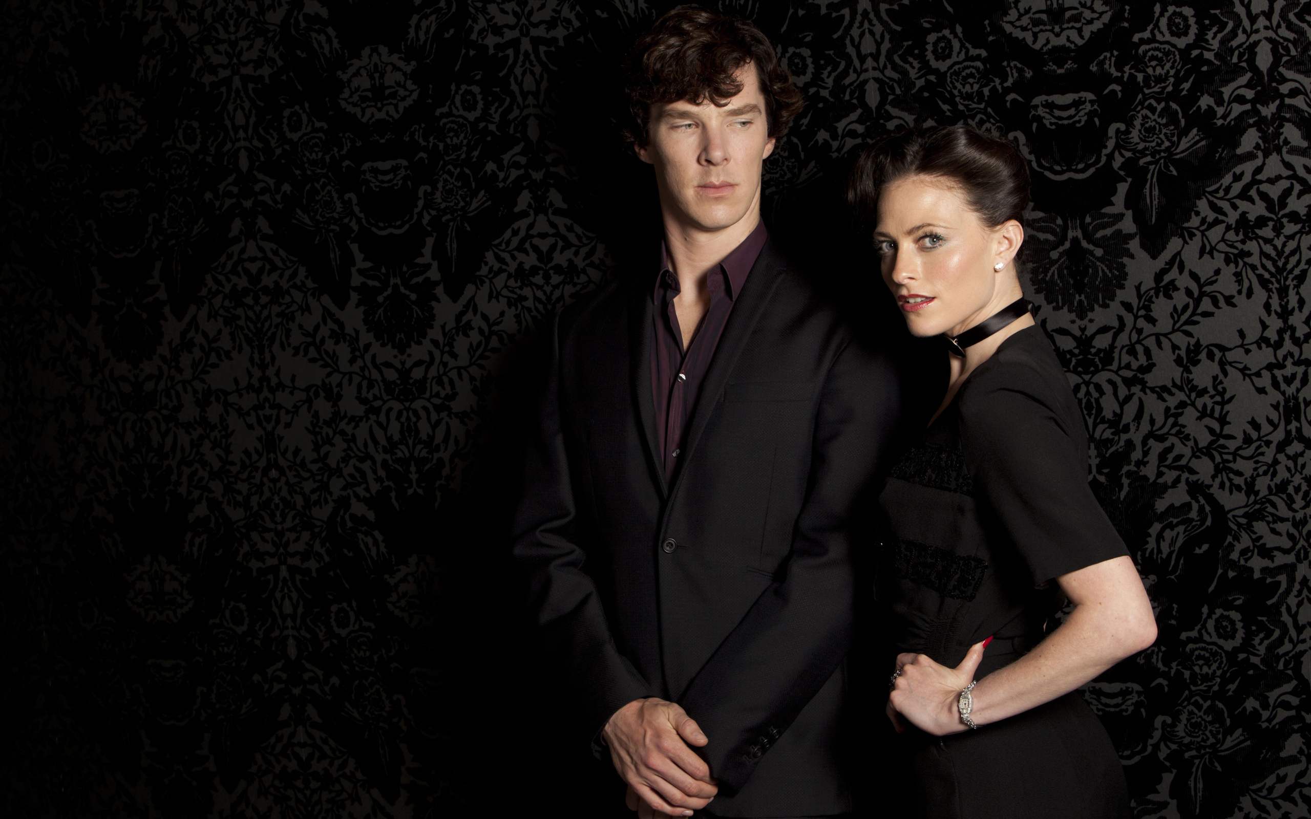 Герой и героиня сериала Шерлок